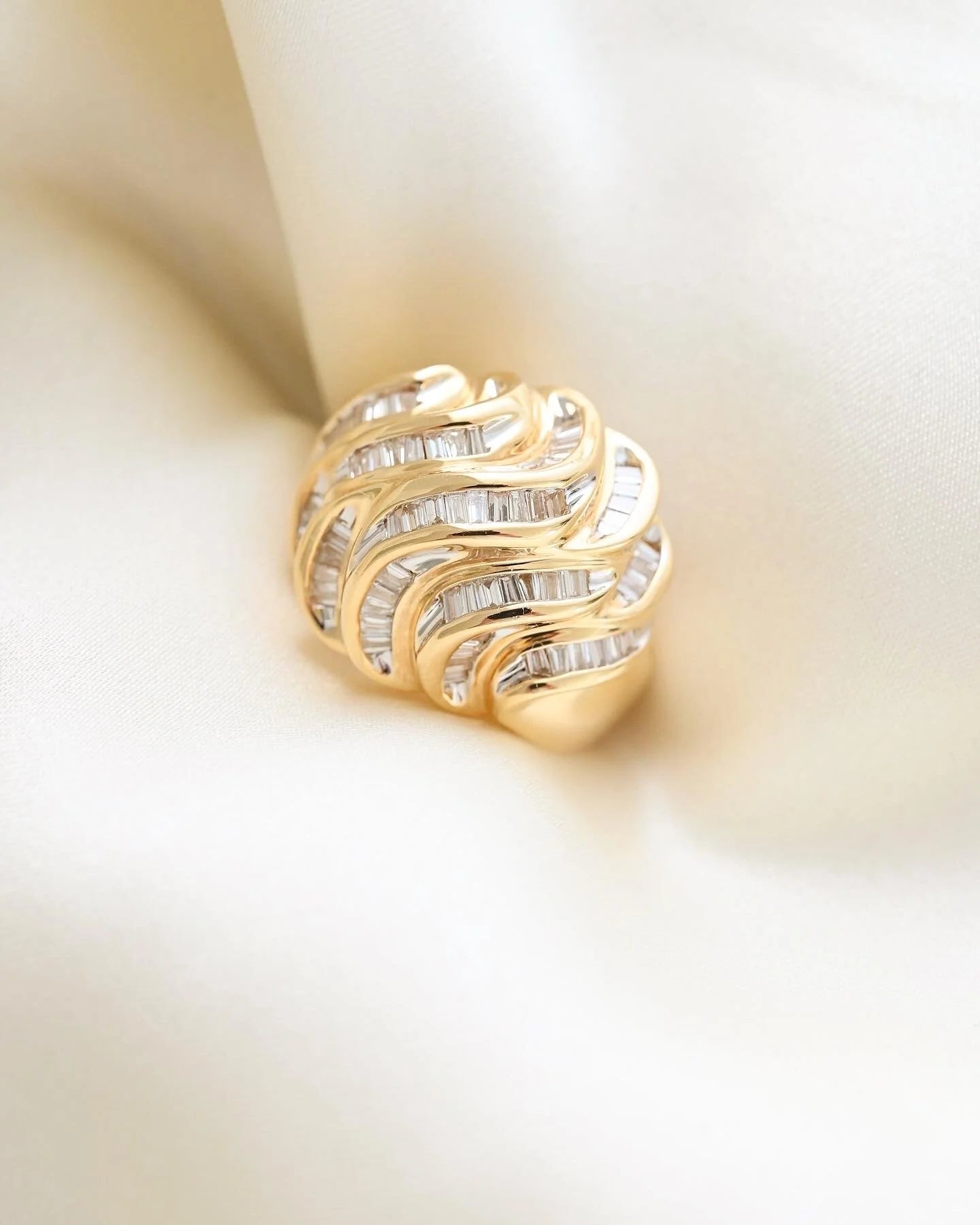 Big Bold Italian Diamond Bomb Ring Baguette Cut Diamonds 18K Gold 1980