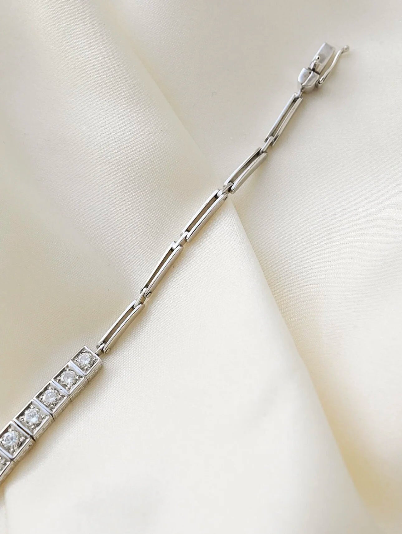 Magical Antique Art Deco 1.90 Carats Diamond Bracelet 14K White Gold 1930