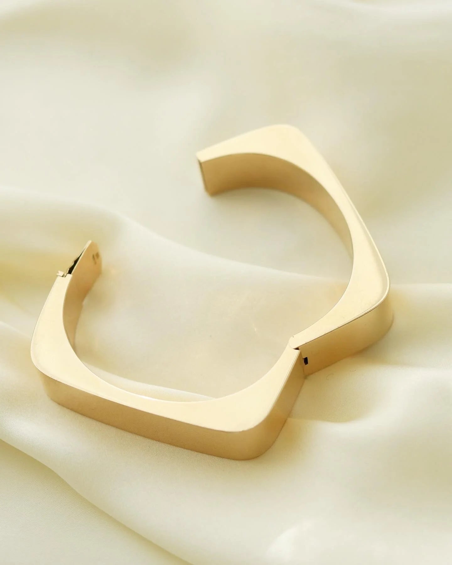 Once In A Lifetime Dream Bangle 14K Gold 1970