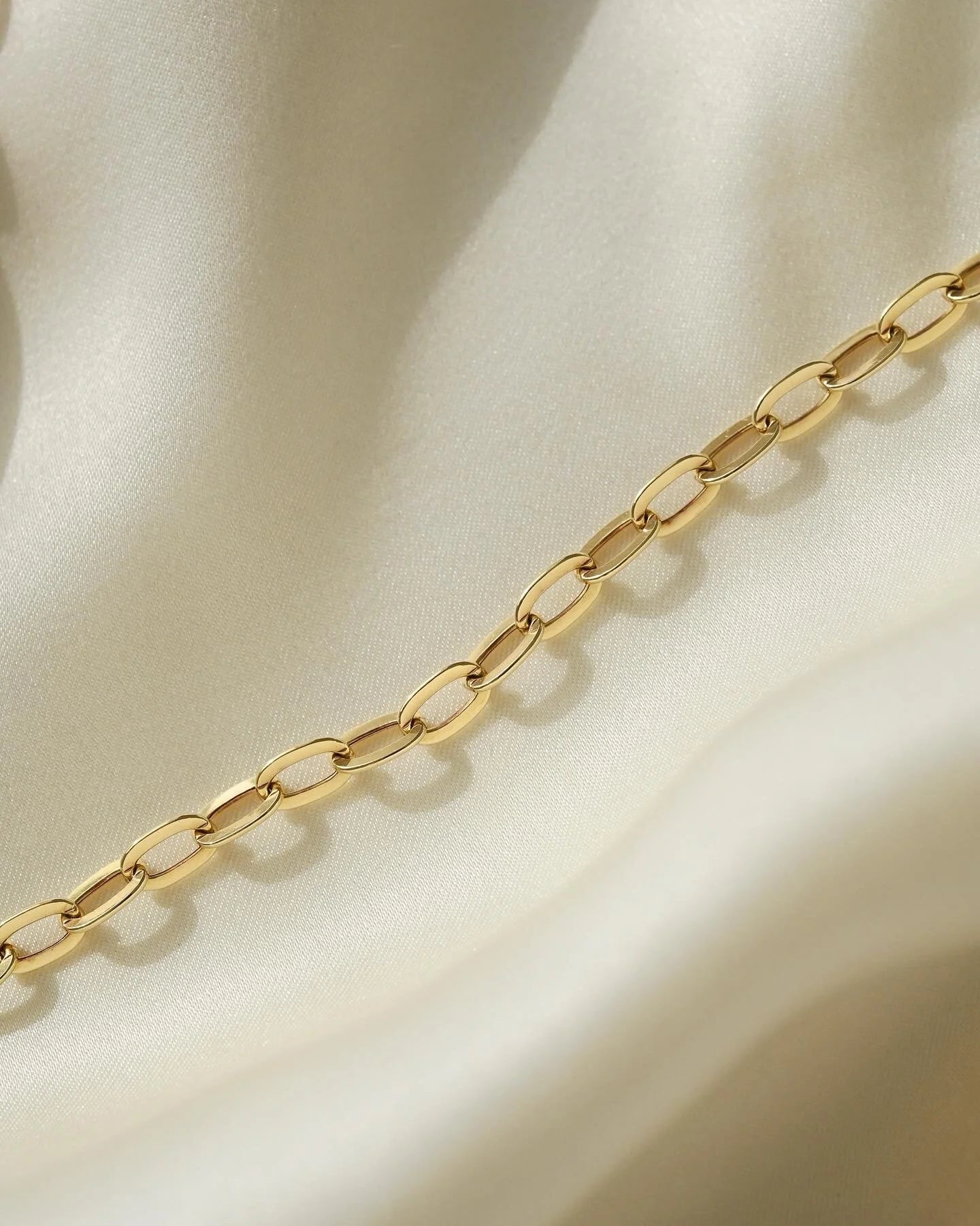 Glimmering Radiant Italian Vintage Chain 18K Gold