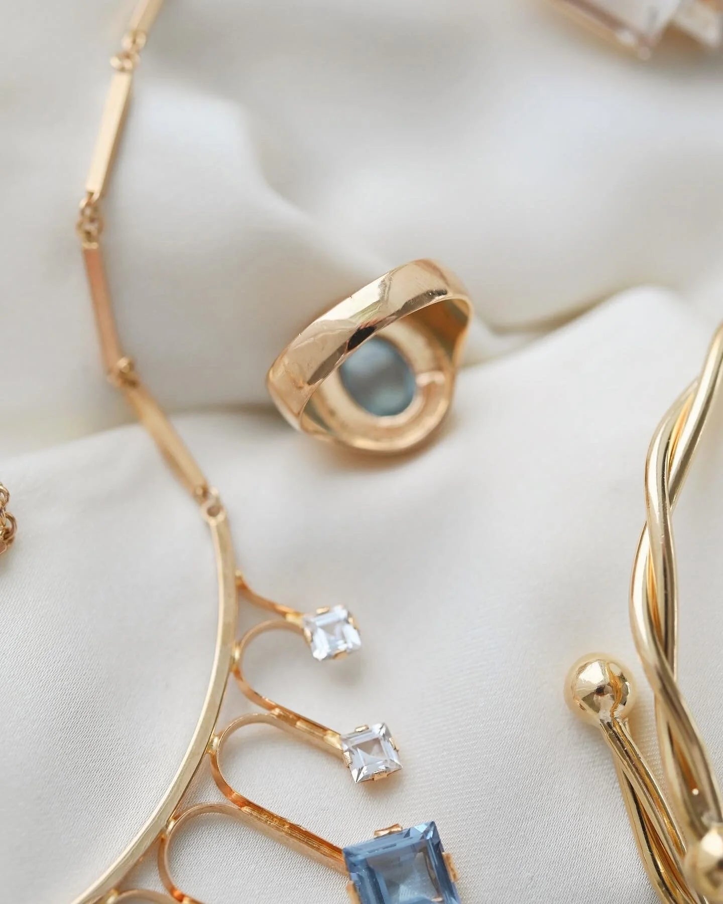 Beautiful Vintage Moonstone Ring 18K Gold