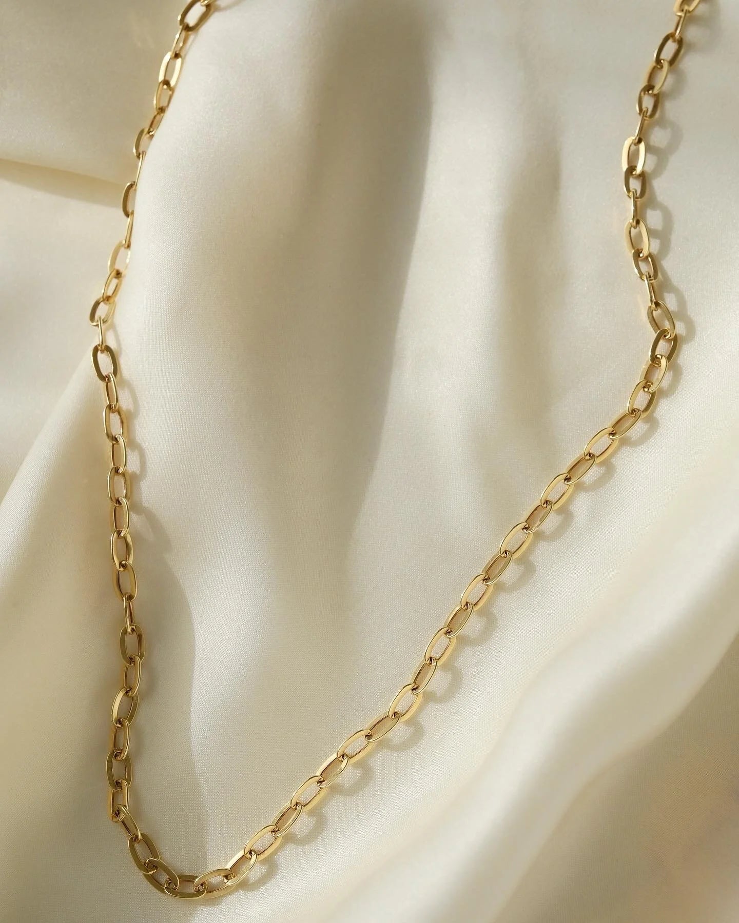 Glimmering Radiant Italian Vintage Chain 18K Gold