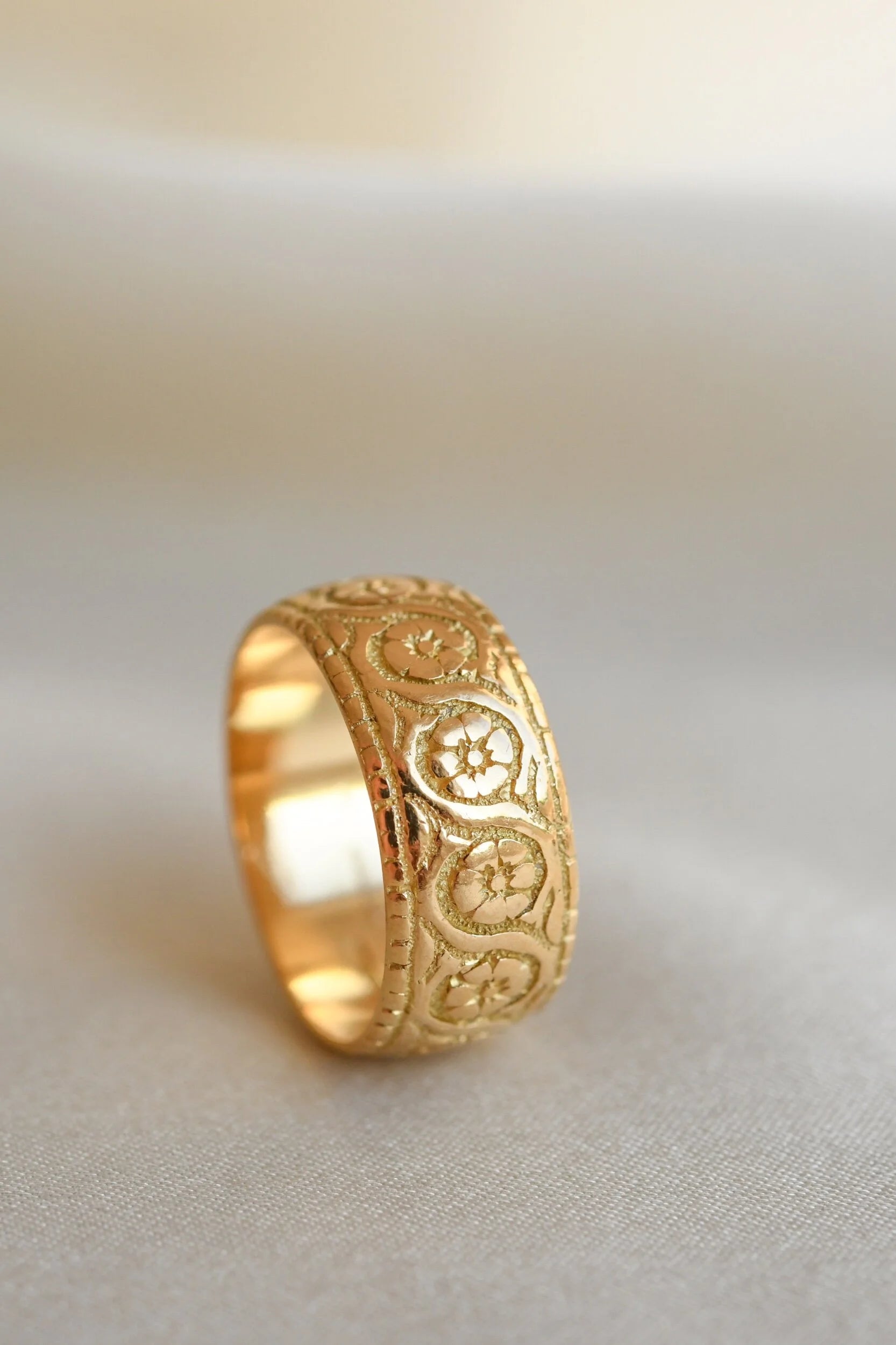 Rare Small Size Edwardian Flower Band 1900 18K Gold