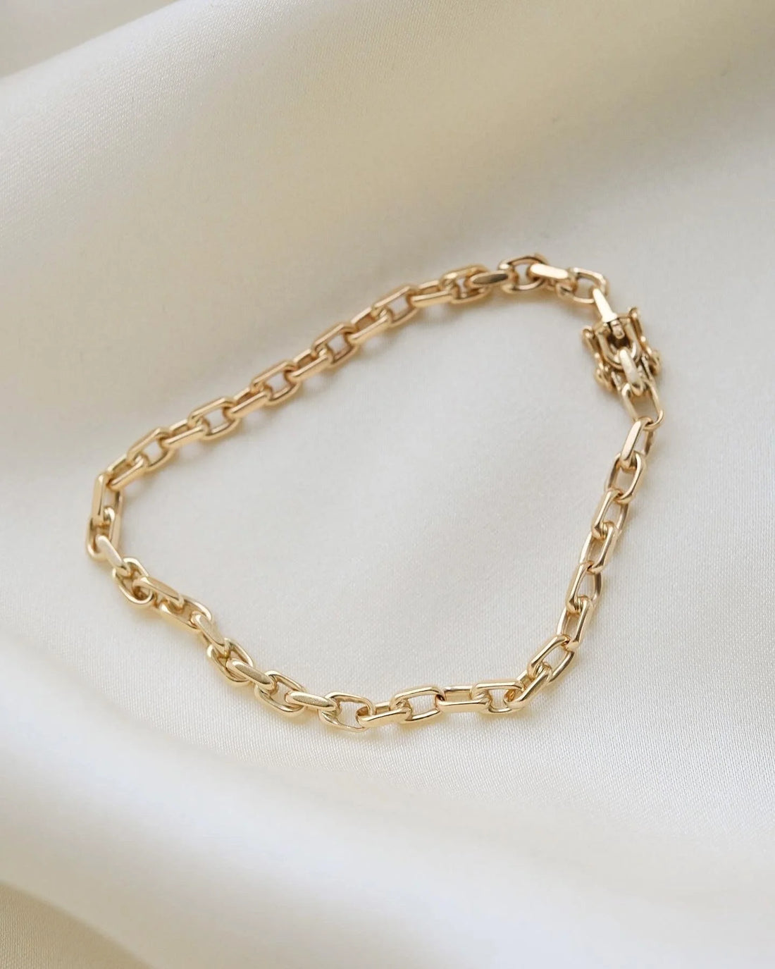 Tiny-Wrist Anchor Bracelet 14K Gold 1947-1970