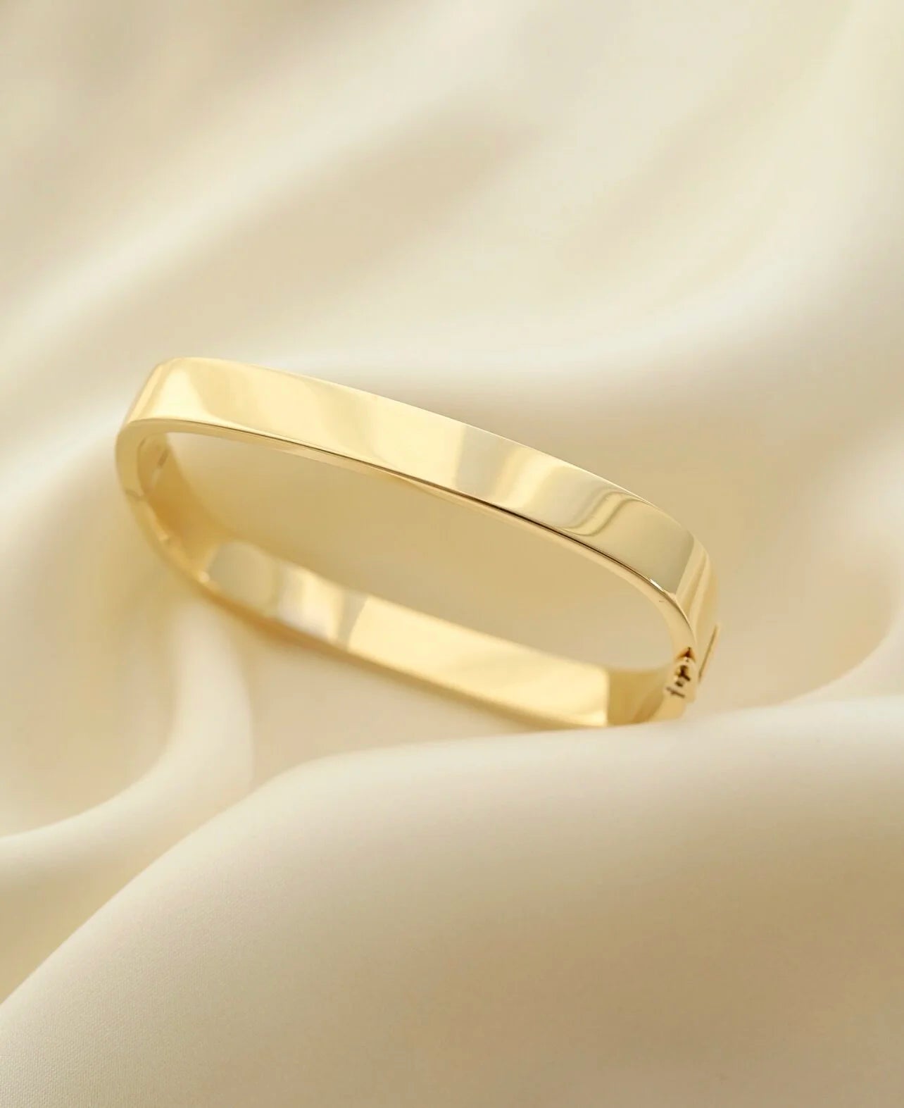 The Perfect Sculptural Square Shaped Vintage Bangle 18K Gold