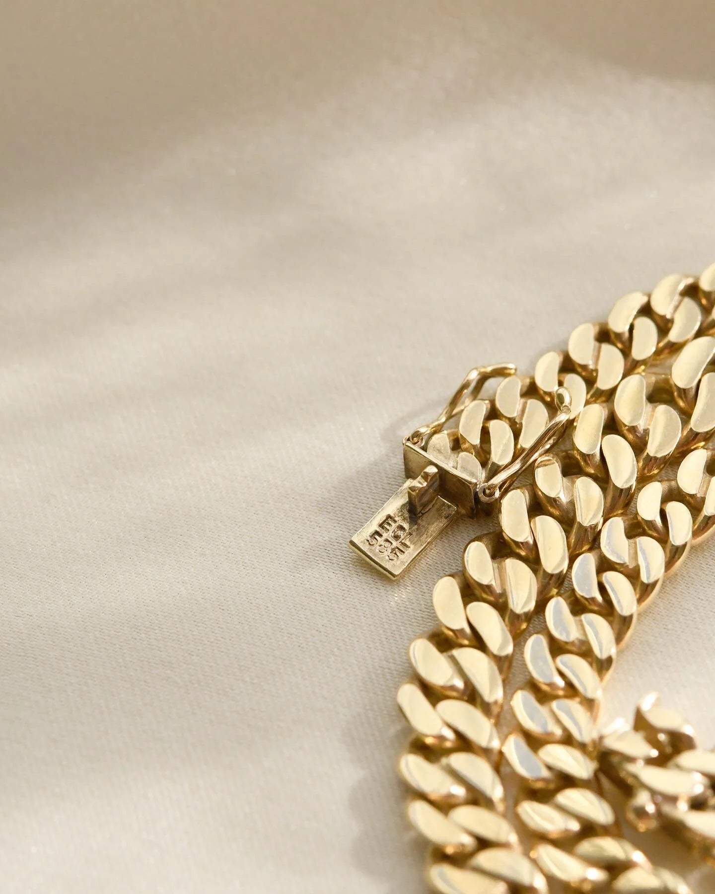 Sublime 30 Grams Curb Chain 14K Gold 1955-73