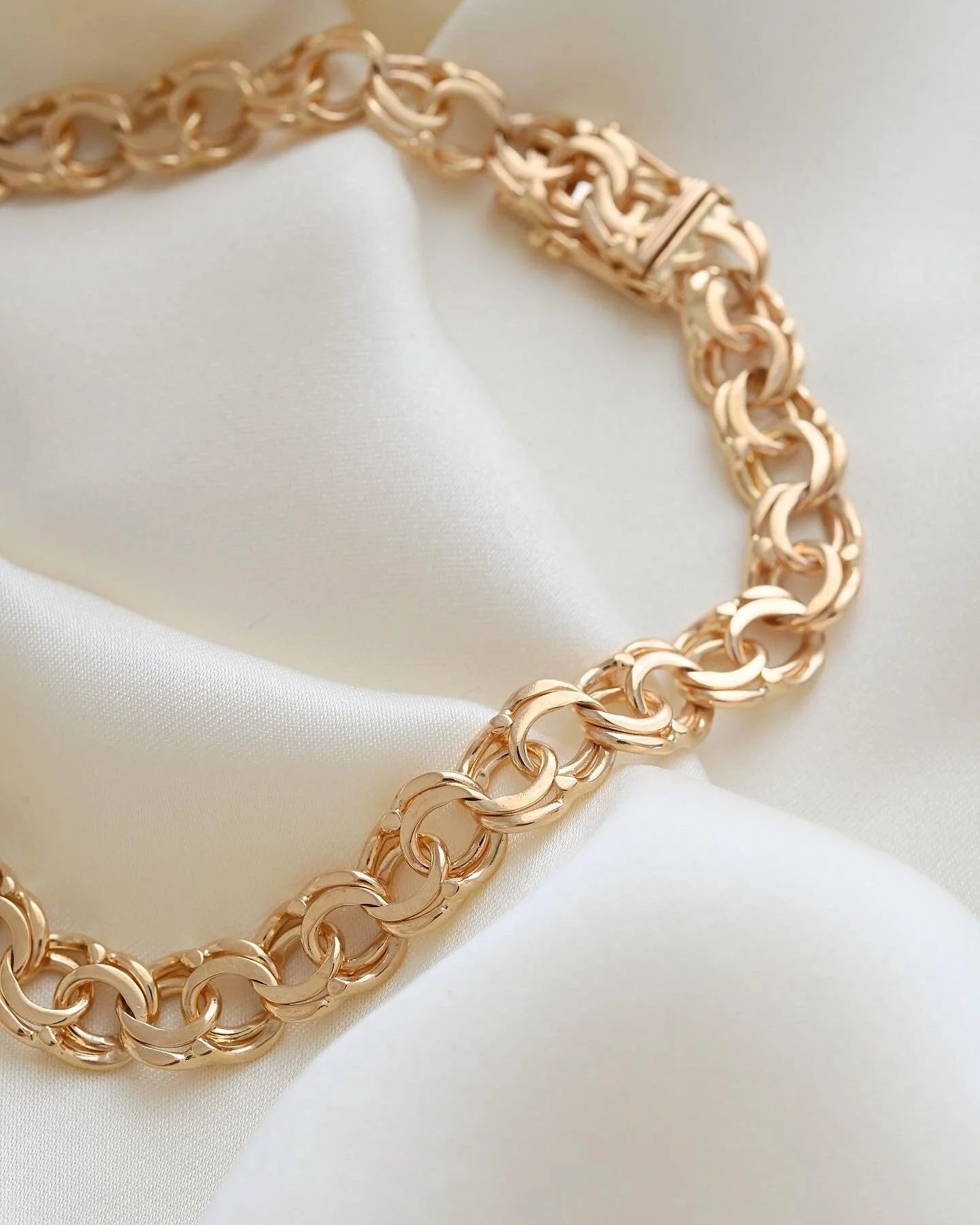 Stunning Heavy Swedish Bismarck Bracelet 18K Gold 1960