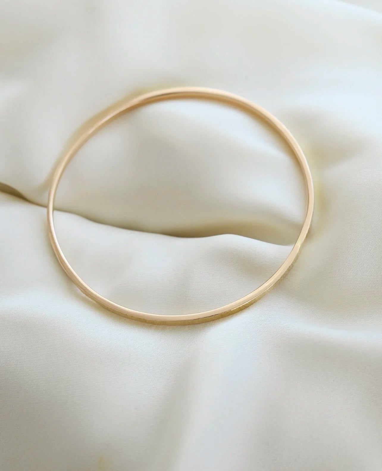 Beautiful 8 Inches Solid Vintage Bangle 18K Gold