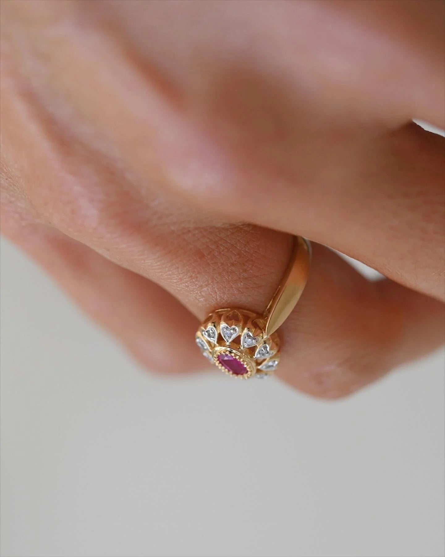 Vintage Bubblegum Pink Ruby and Diamonds Heart Ring 18K Gold