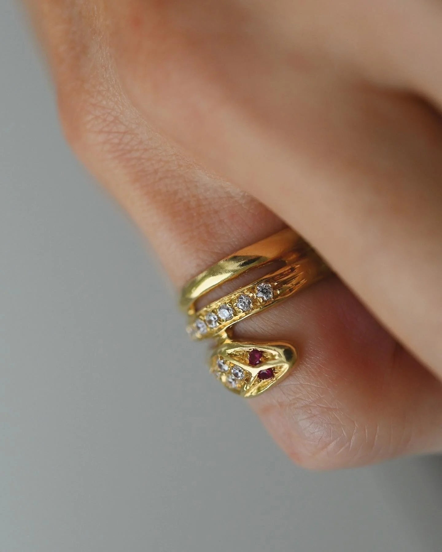 Extraordinary Beautiful Italian Serpent Ring w White and Pink Tourmalines 18K Gold 1940s