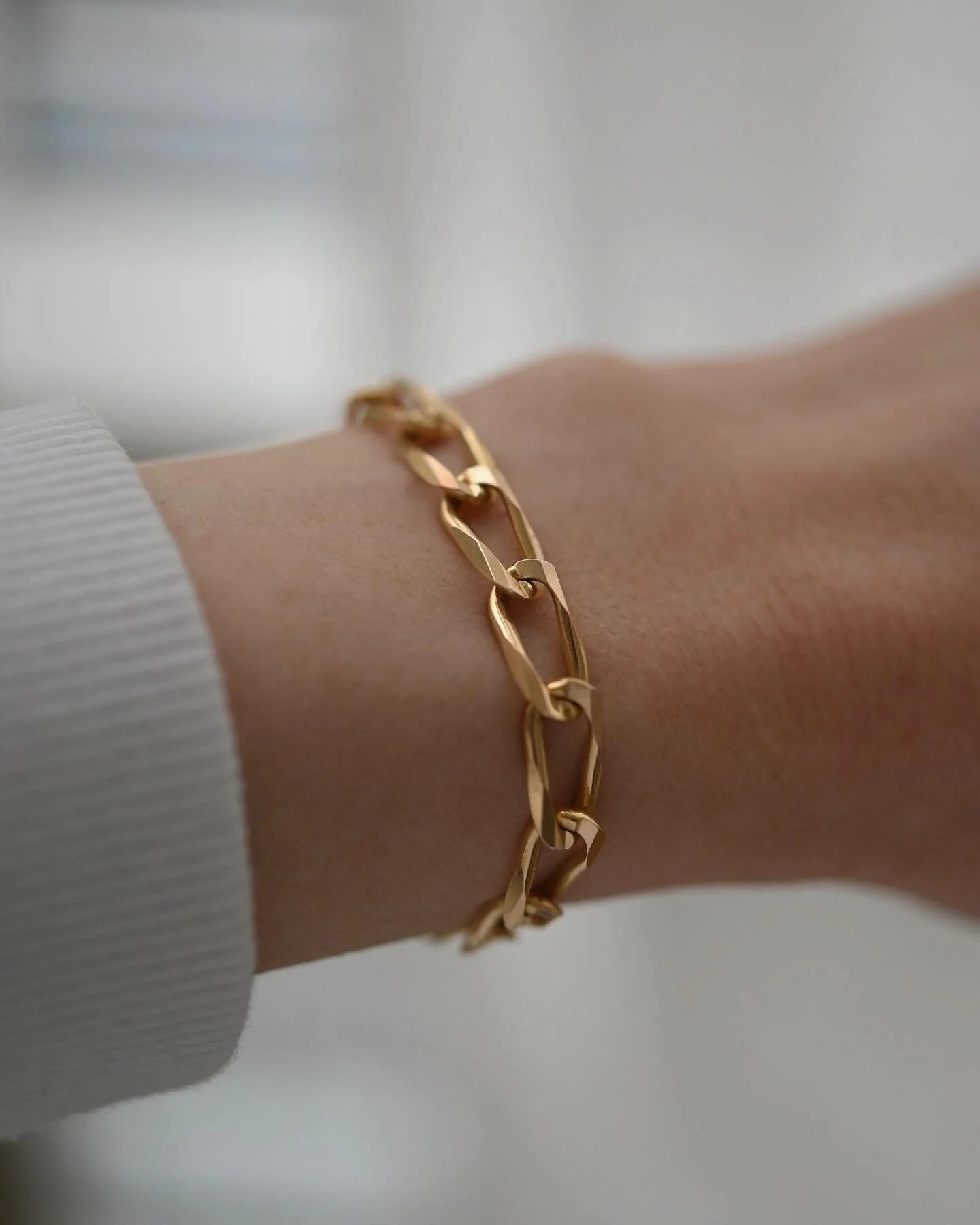 Sublime Faceted Vintage Curb Link Bracelet 18K Gold