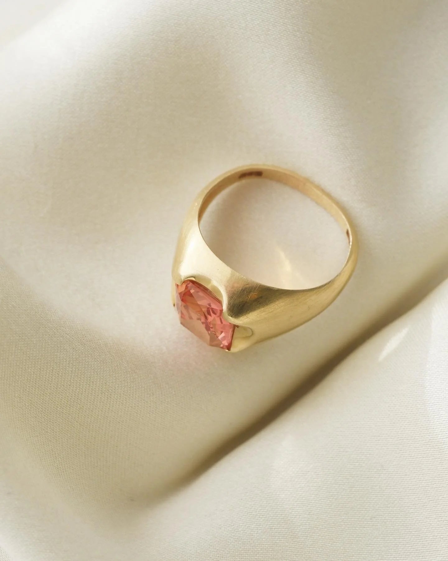 Magical Vintage Peach Sapphire Ring 14K Gold 1950s