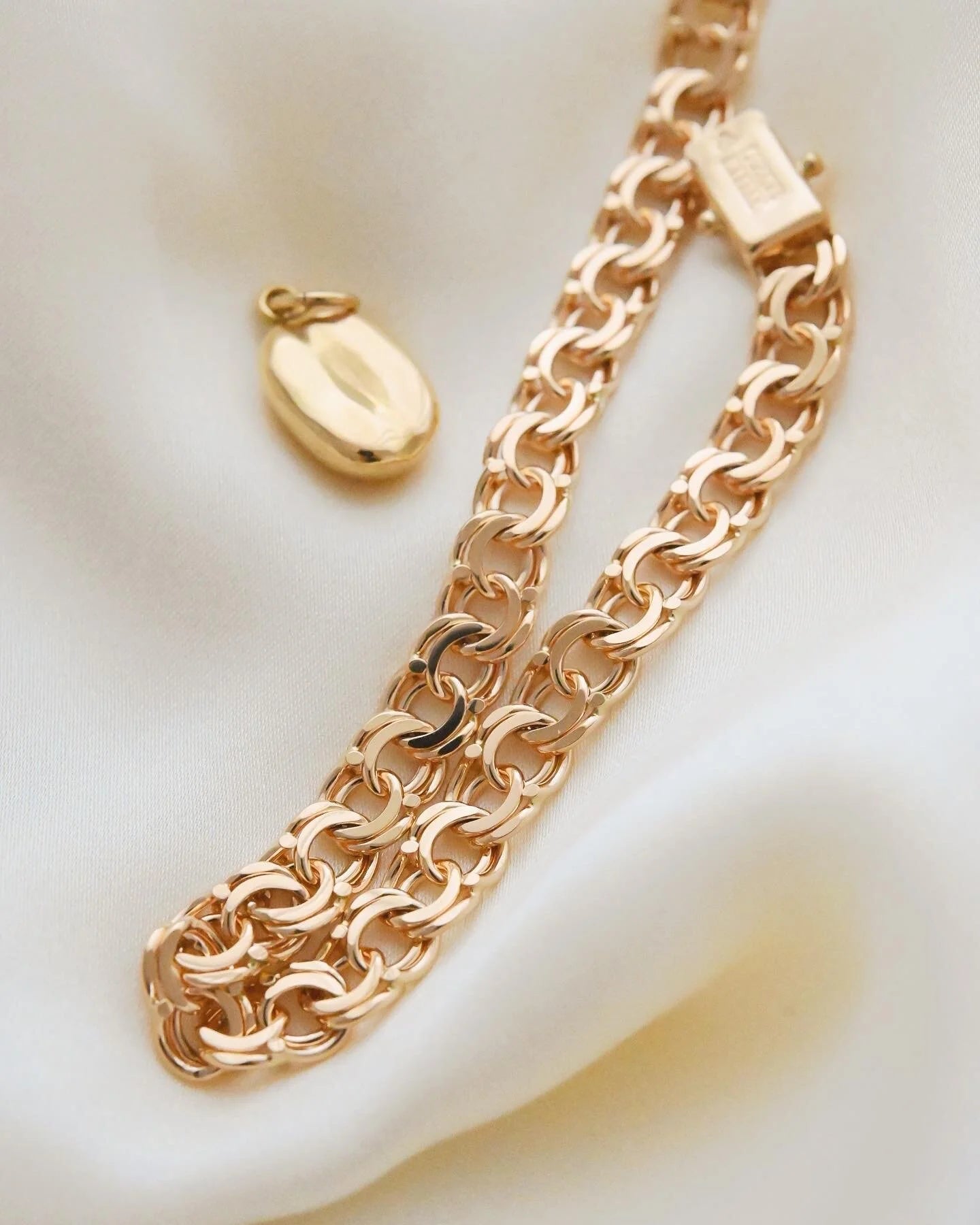 Extreme Top Condition Rose Toned Swedish Vintage Bismarck Bracelet 18K Gold 1970
