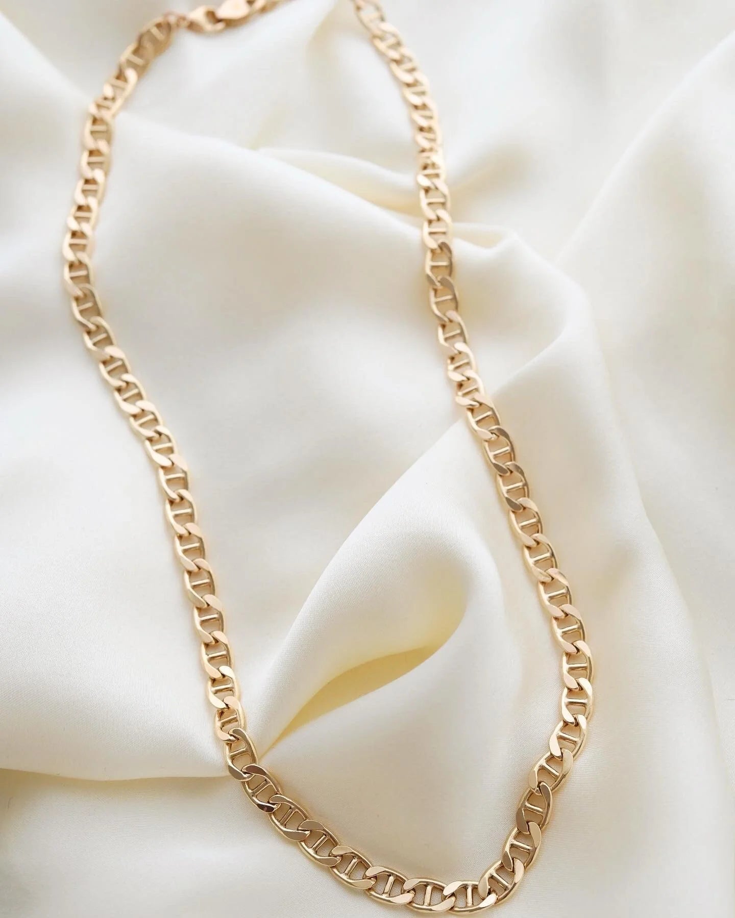 18.85 Inches Italian Vintage Link Chain 18K Gold