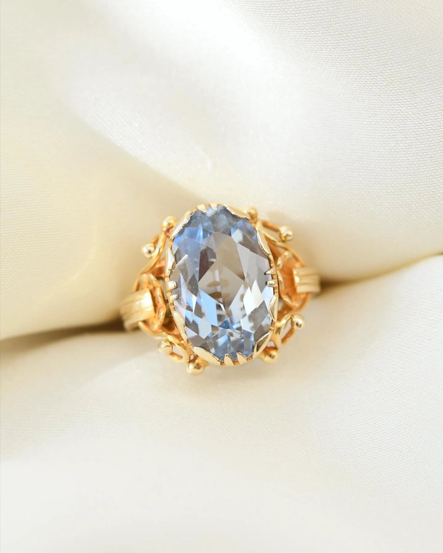 The Perfect Vintage Ring Baby Blue Spinel 14K Gold 1950s