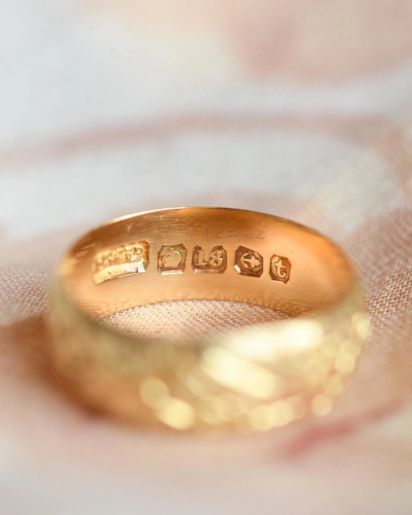 Beautiful Edwardian Engraved Wedding Band 1918 18K Gold