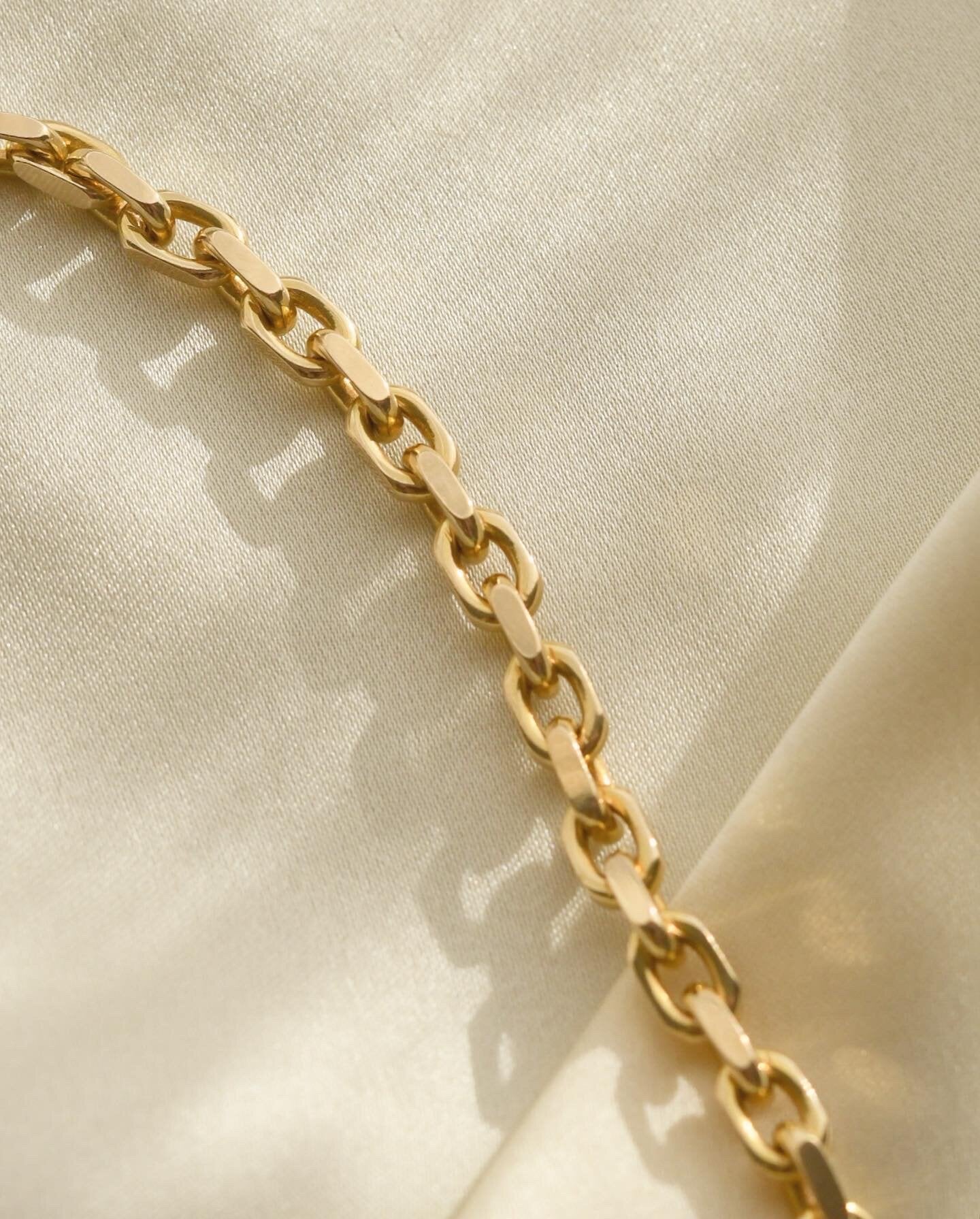 Glowing Vintage Anchor Chain 14K Gold