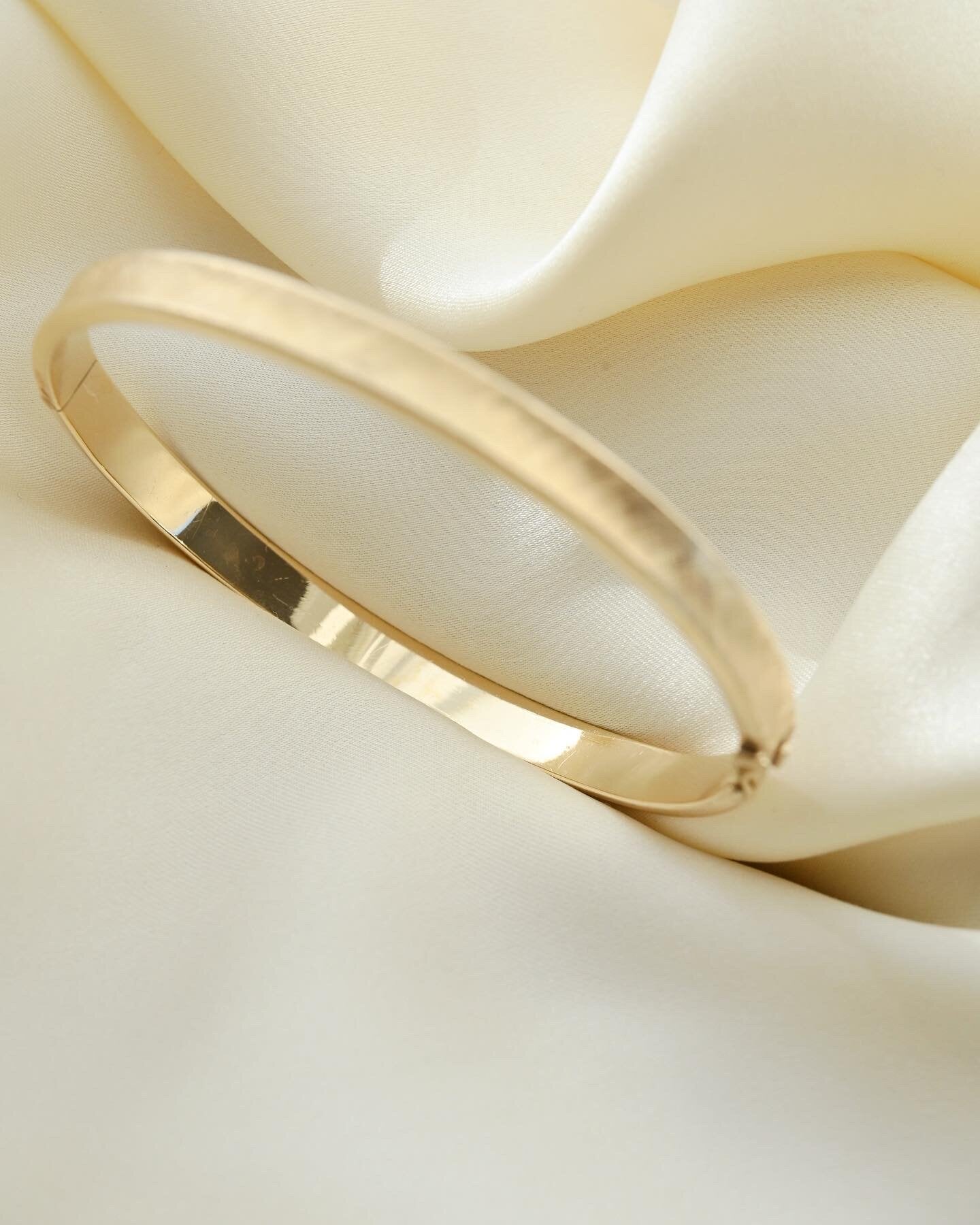 Stunning Textured Vintage Bangle 14K Gold 1970s