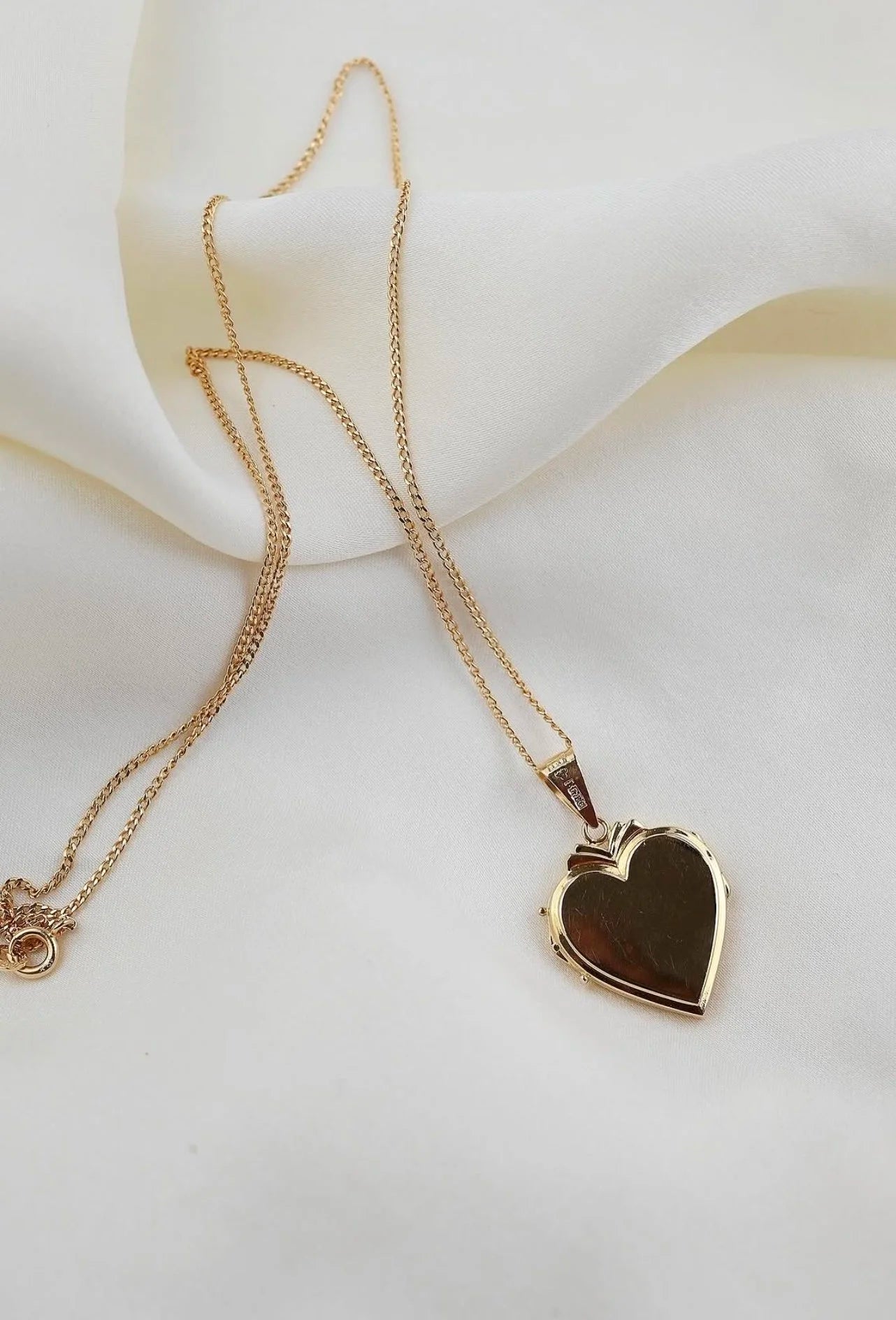 Beautiful RARE Antique Heart Locket on Curb Link Chain 18K Gold 1930s Sweden