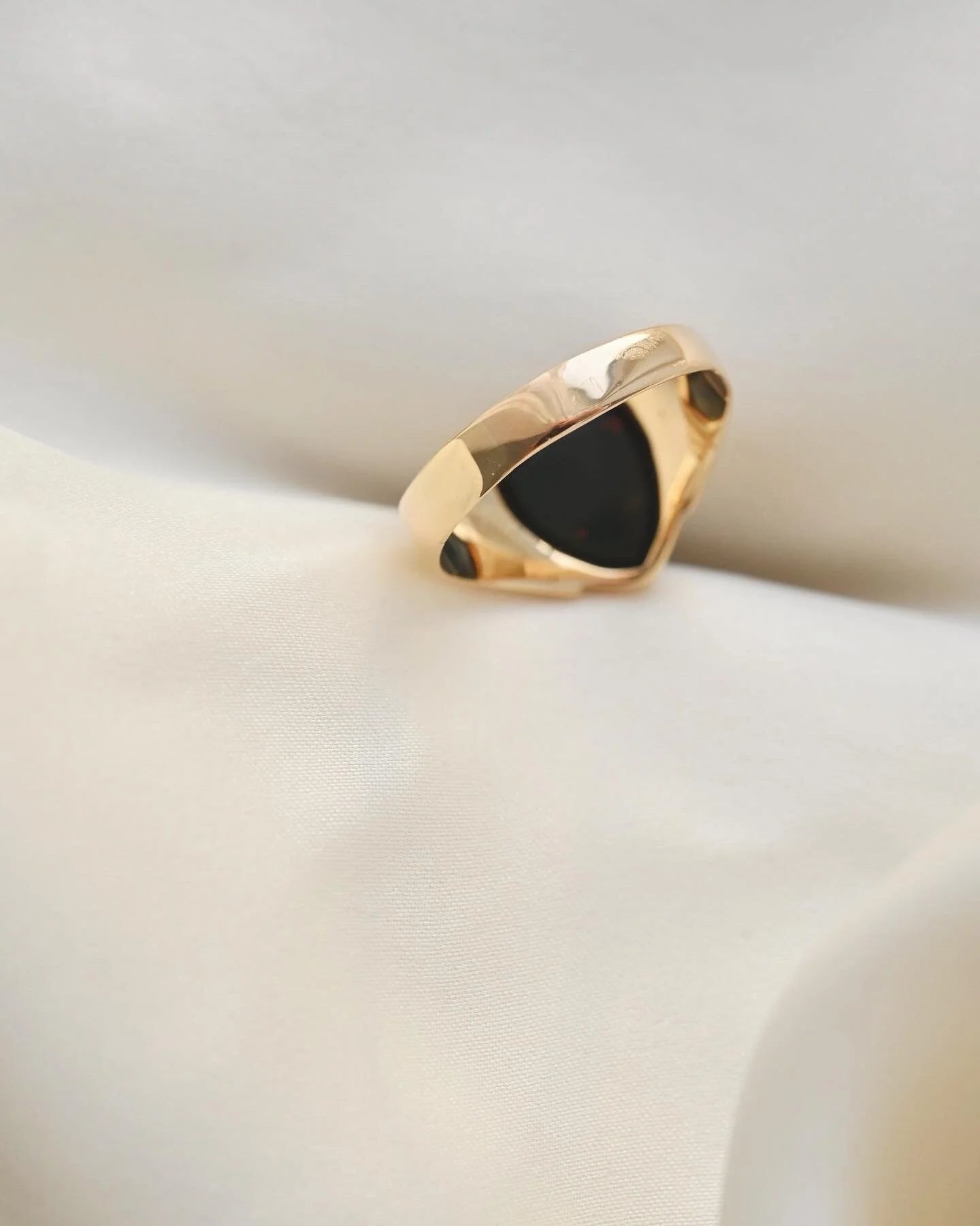 Perfect Antique Blood Stone Signet Coat of Arms Ring 18K Gold 1890s