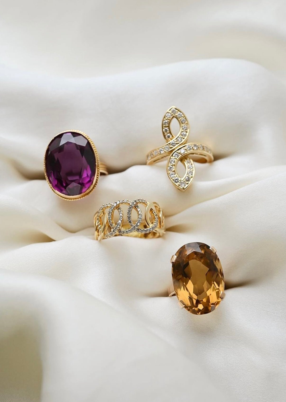 Glorious Huge Amethyst Cocktail Ring 18K Good Gold Vintage 1950s