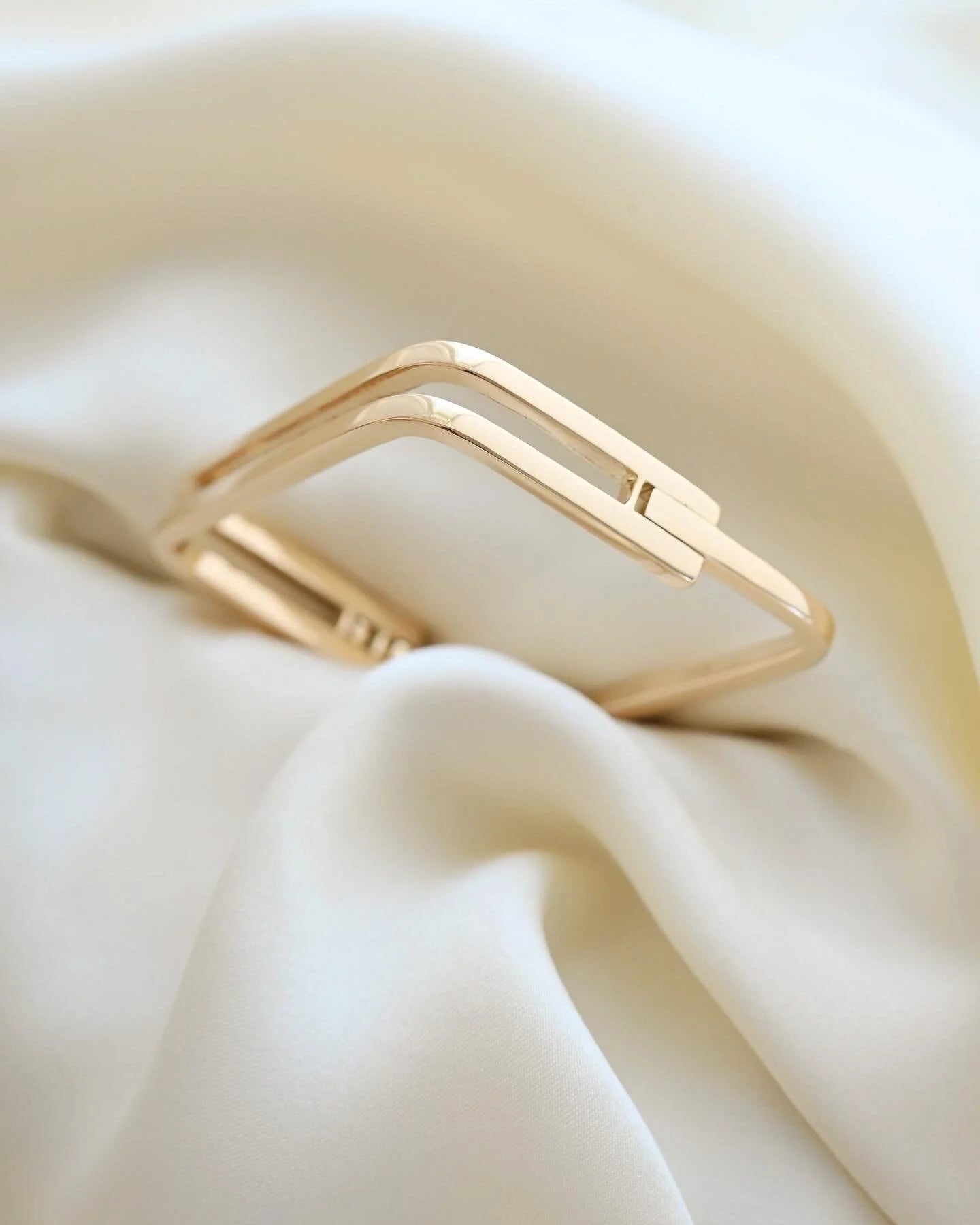 Perfect Scupltural Danish Vintage Bangle By Jørgen Rasmussen 14K Gold 1970s