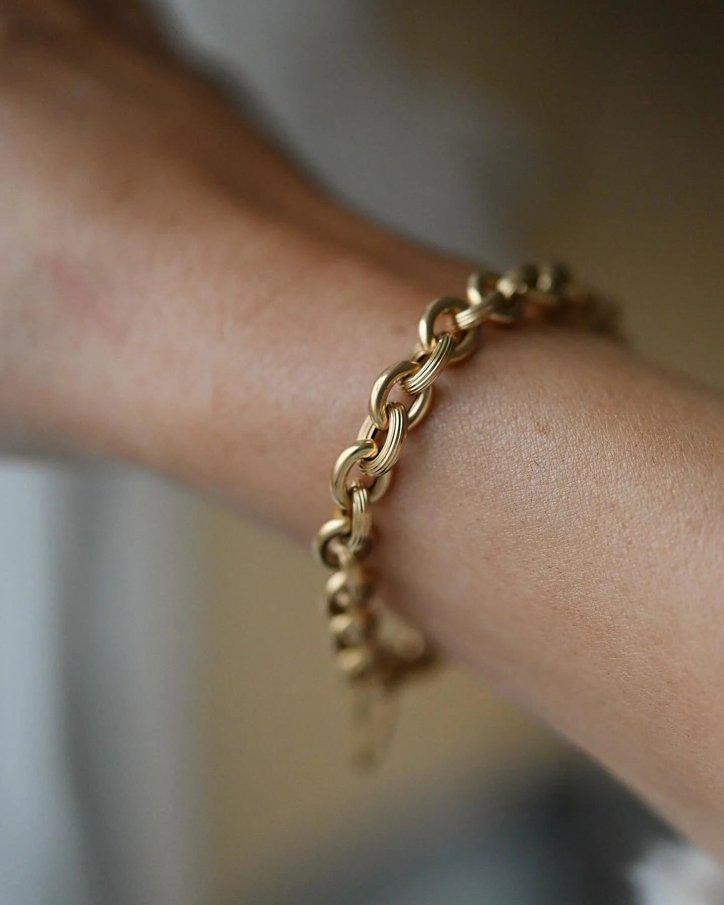 Drop Dead Gorgeous Vintage Bracelet 18K Gold Mid 1900s