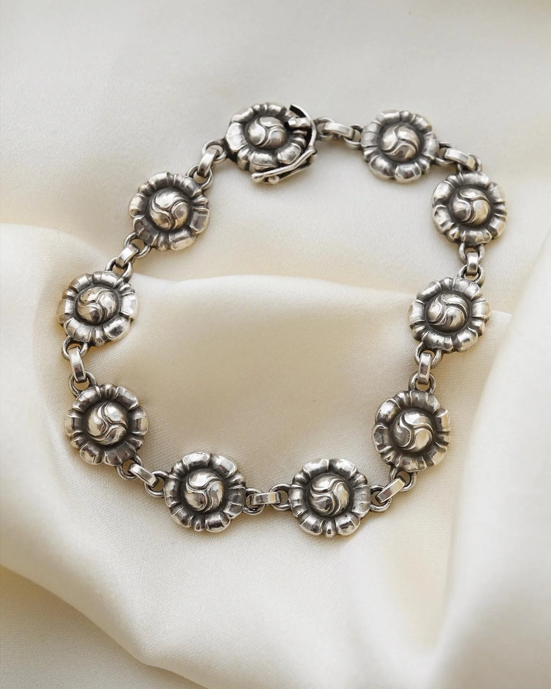 Irresistible Amazing Condition Antique Flower Bud Sterling Silver Bracelet By Georg Jensen 1933-1945