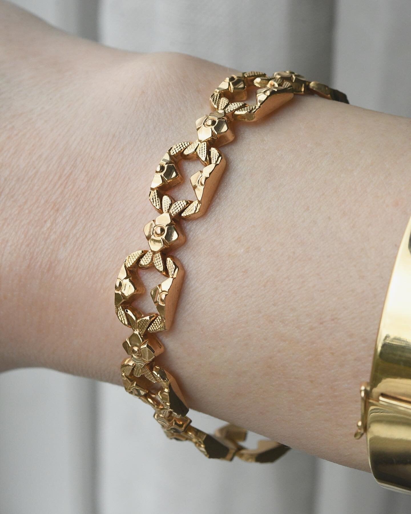 Beautiful Italian Vintage Flower Bracelet 18K Gold