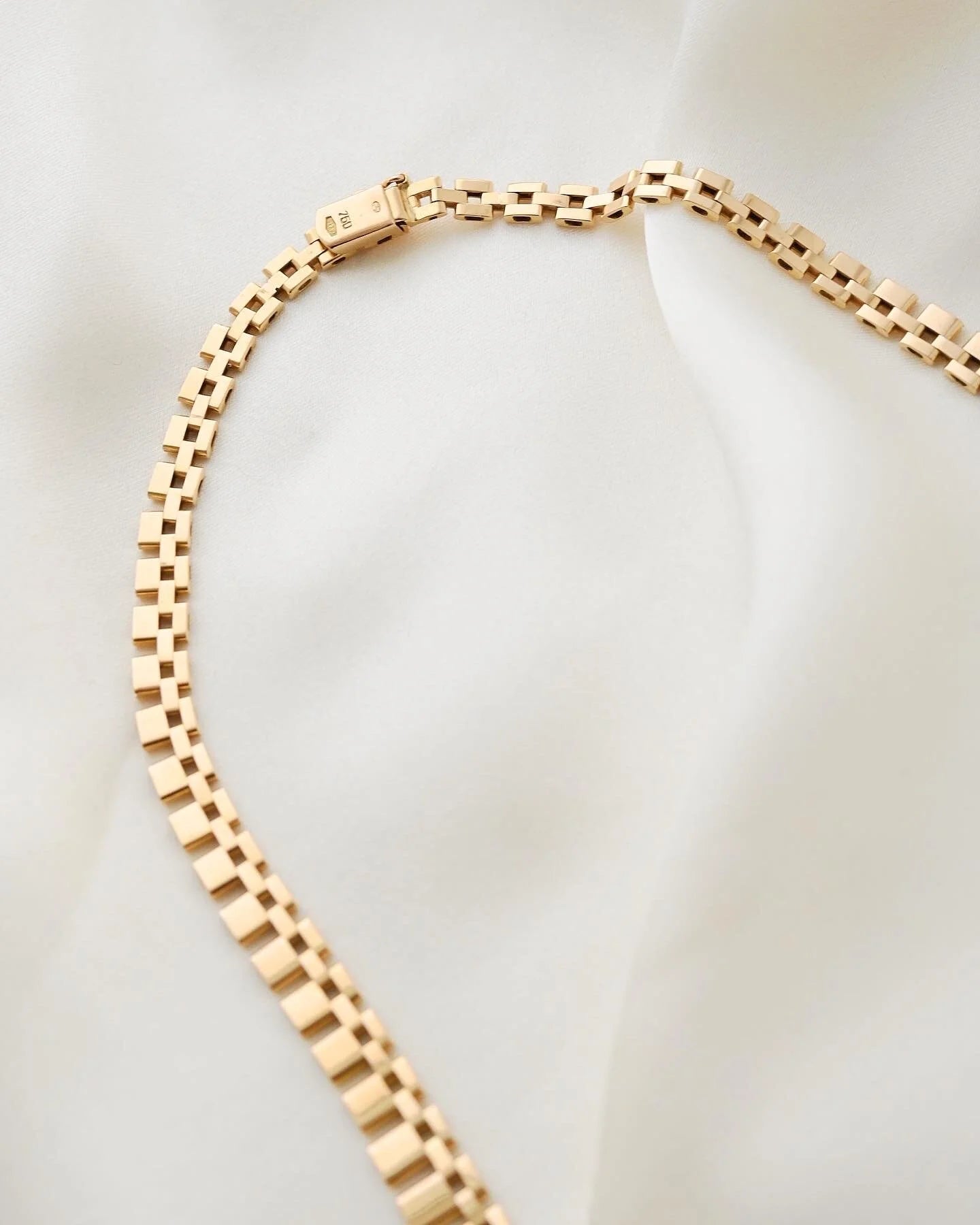 Superb Rare 18K!!!!!! Gold Brick Link Necklace