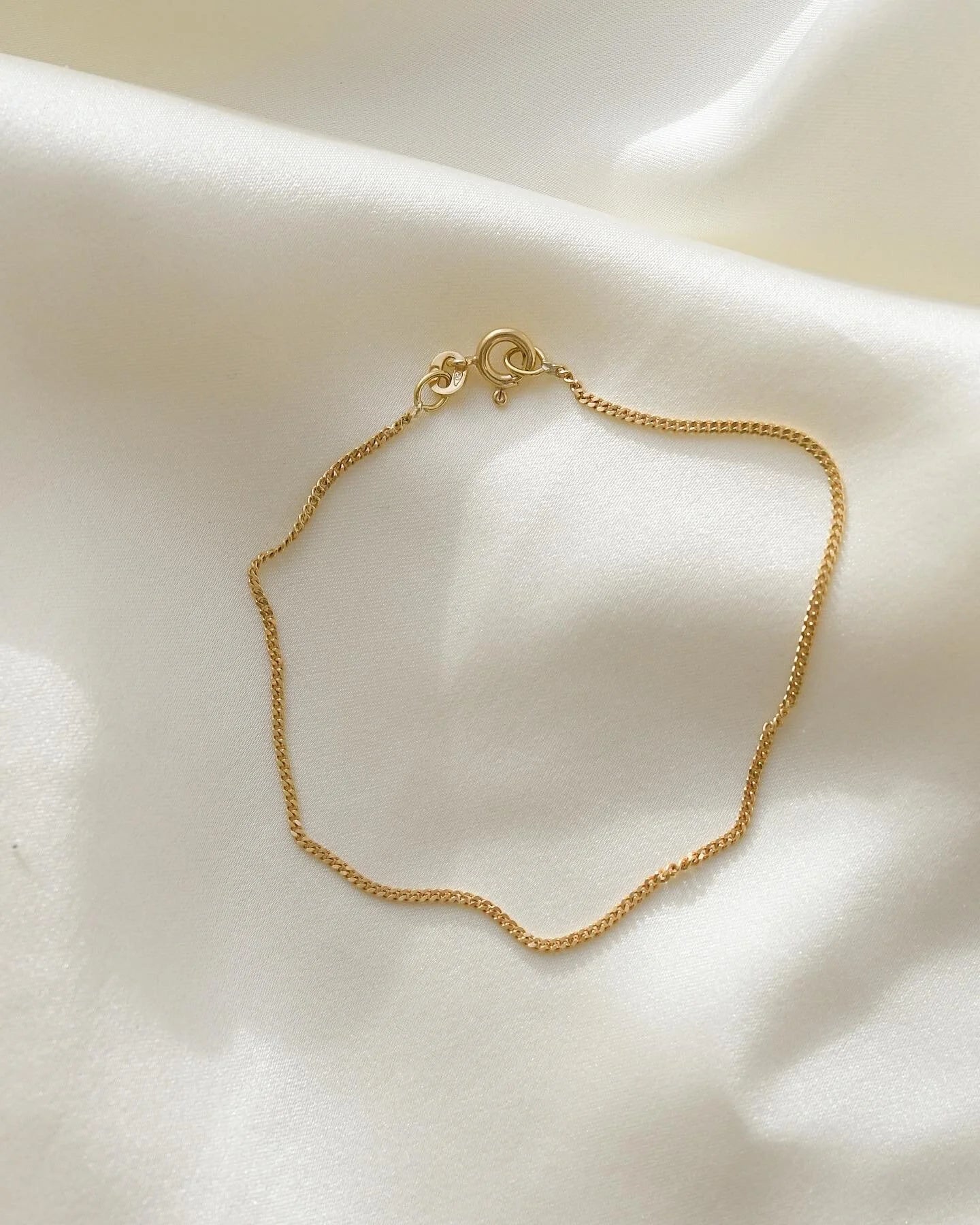 Beautiful Dainty Italian Curb Link Bracelet 18K Gold