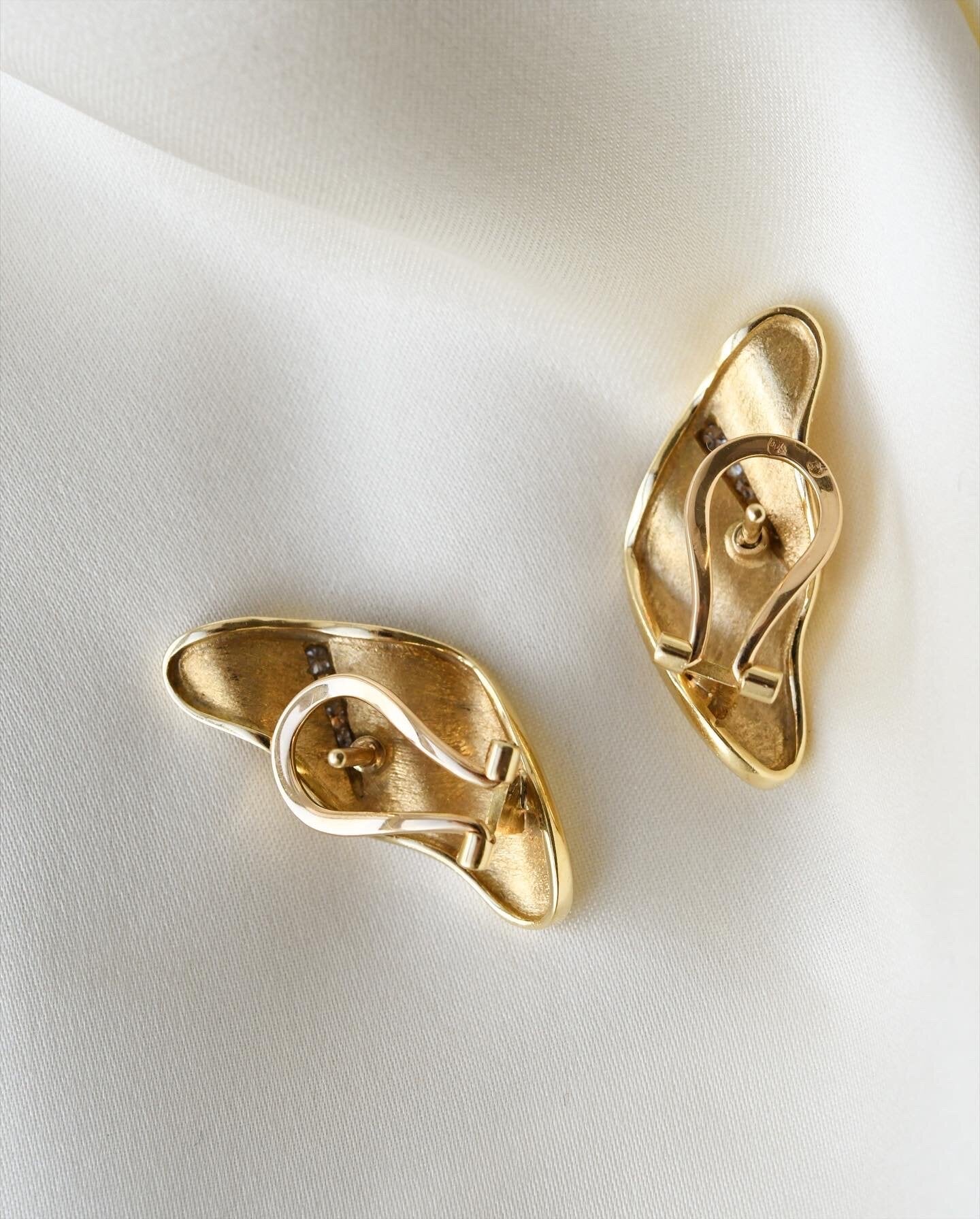 Sublime Swedish Classy Diamond Earrings 18K Gold 1980s