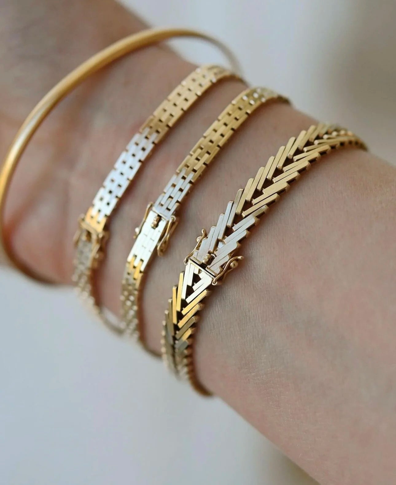 Most Asked About Vintage Styles 14-18K Gold Bracelets Mid Century