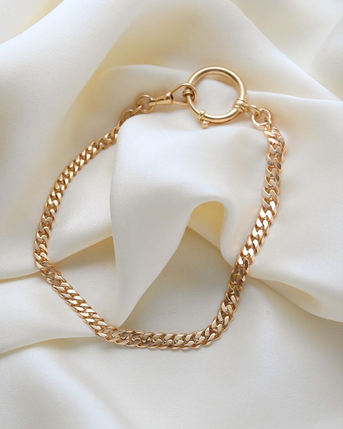 Stunning Watch Chain 10 Inches 18K Gold 1943