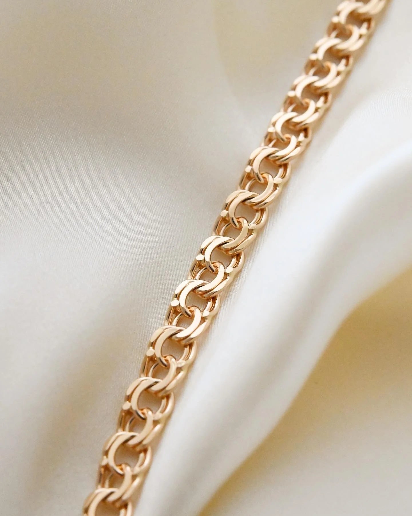 Extreme Top Condition Rose Toned Swedish Vintage Bismarck Bracelet 18K Gold 1970