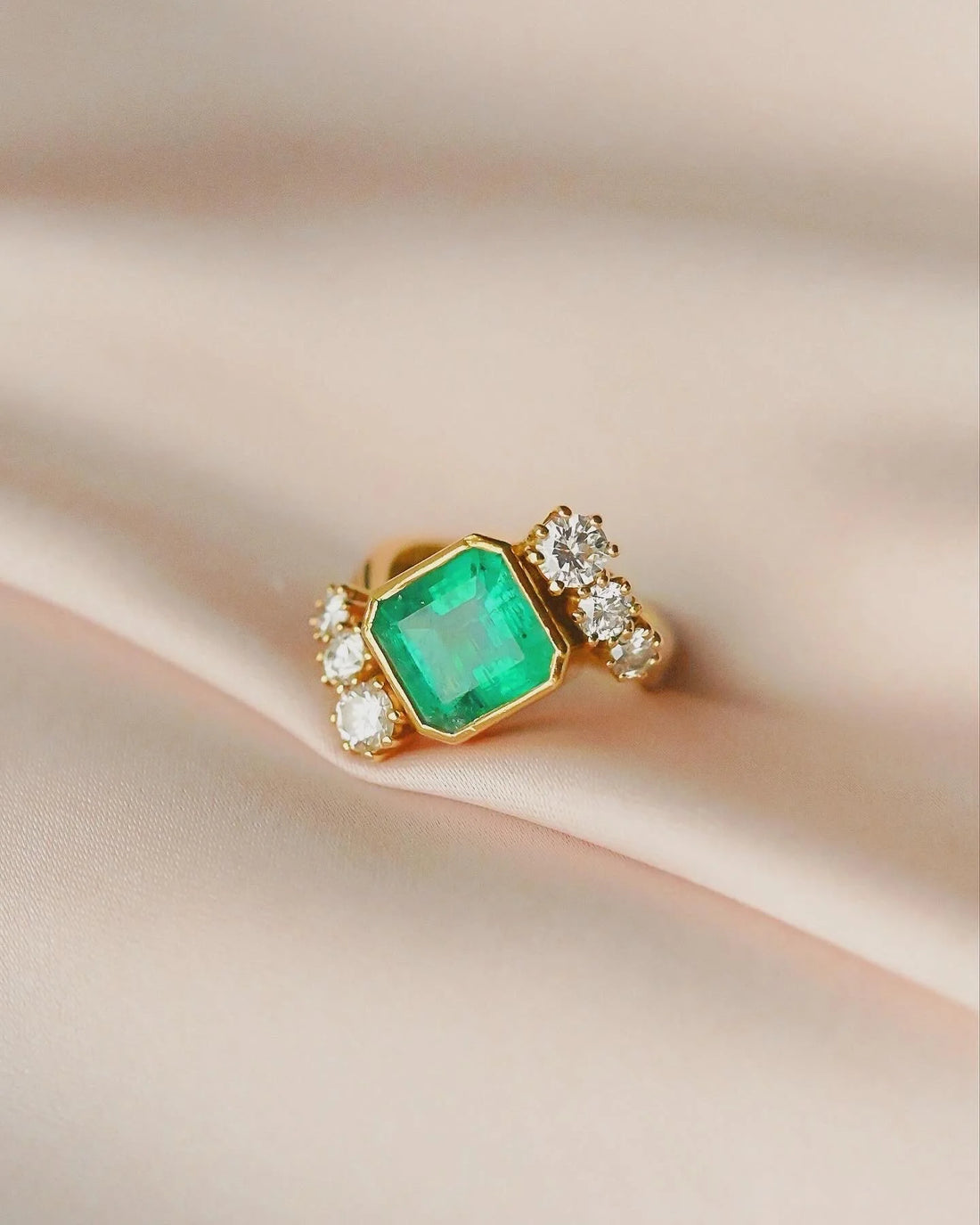 Extraordinary Beautiful Danish Vintage Emerald x Diamond Ring Mid Century