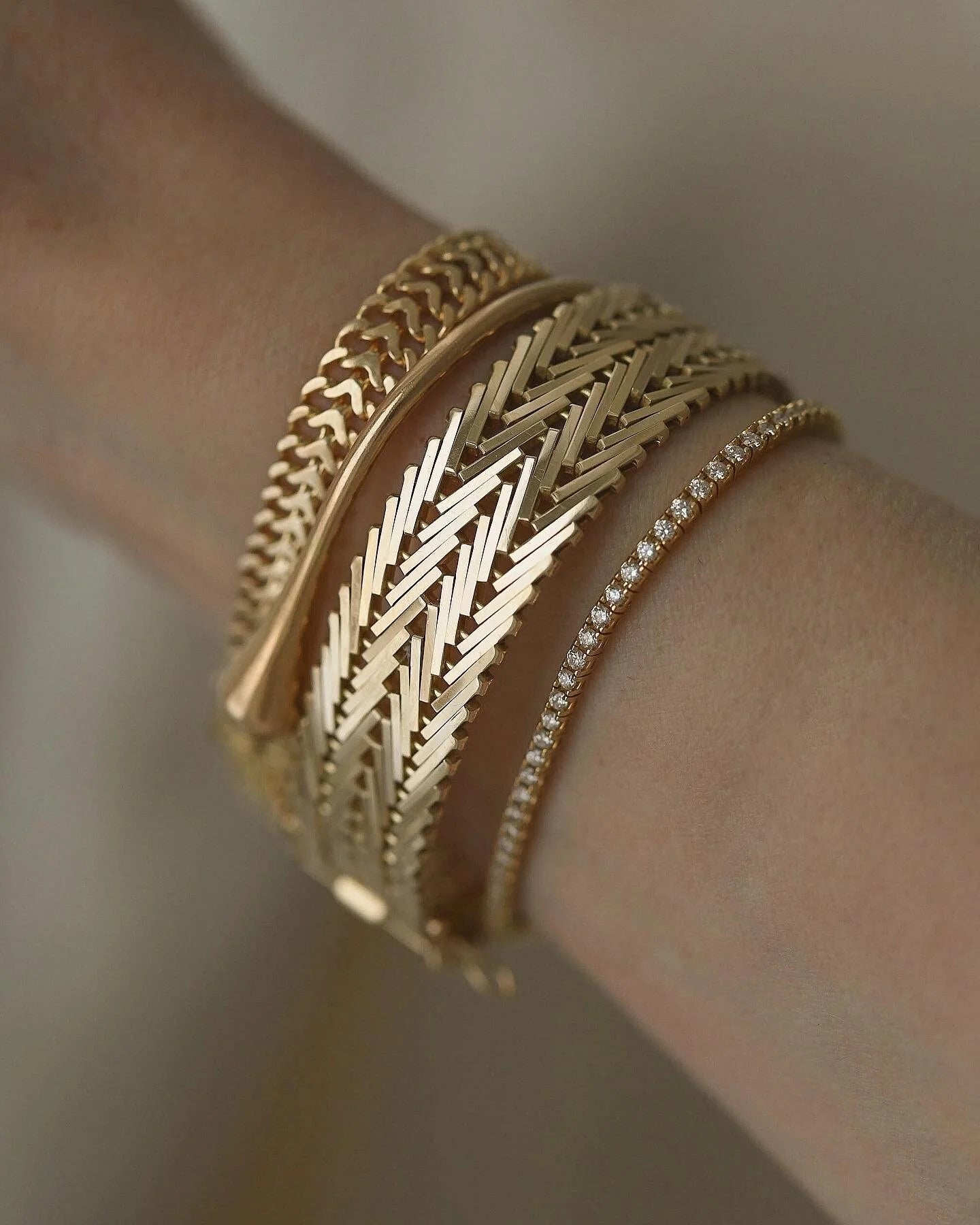 Rich Hued Feminine Fox Tail Link Bracelet 18K Gold 1955