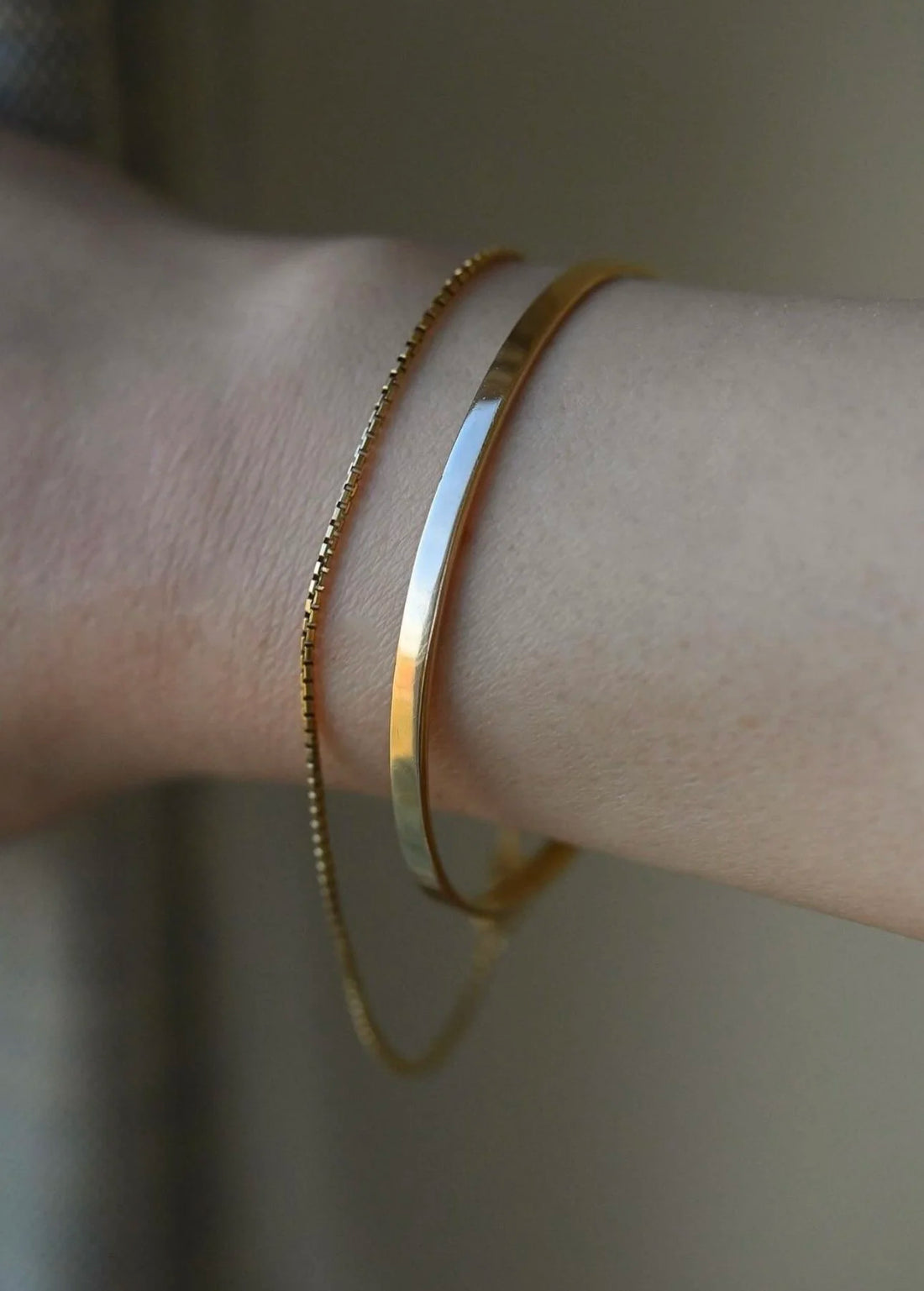 Gorgeous Timeless Classic Oval Bangle 18K Gold Sweden Mid 1900s