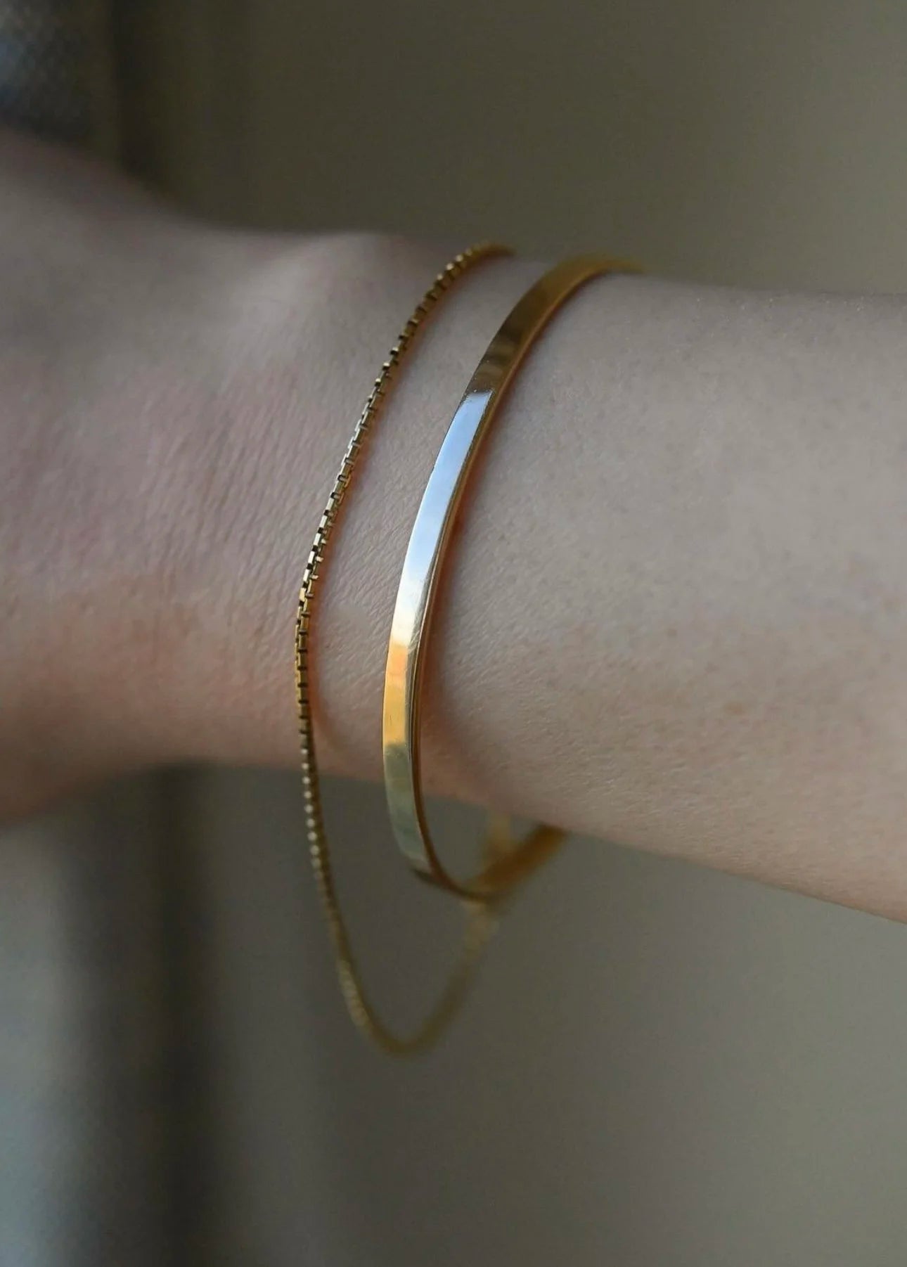 Gorgeous Timeless Classic Oval Bangle 18K Gold Sweden Mid 1900s