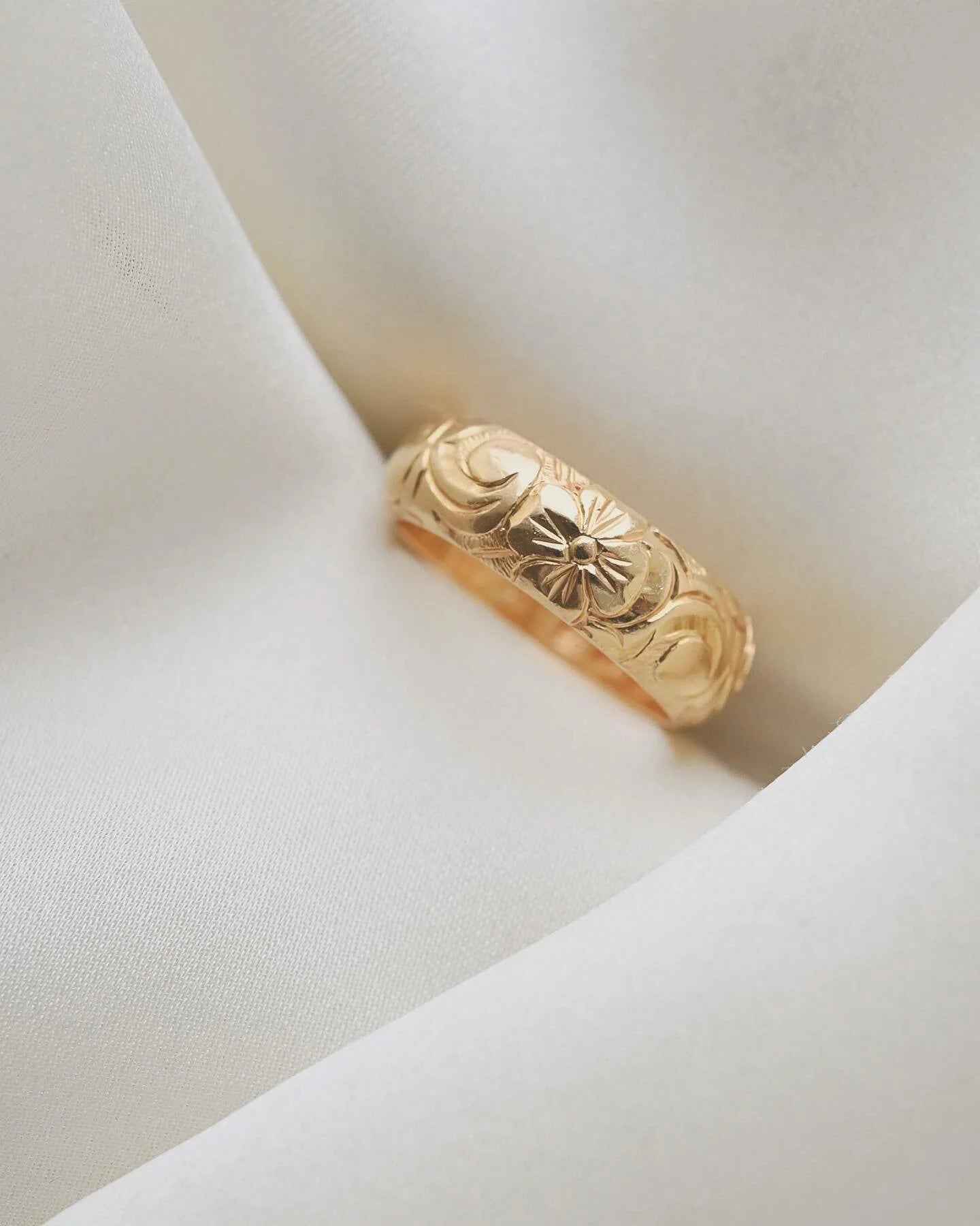 Antique 81 Year Old Engraved Wedding Band 18K Gold 1941