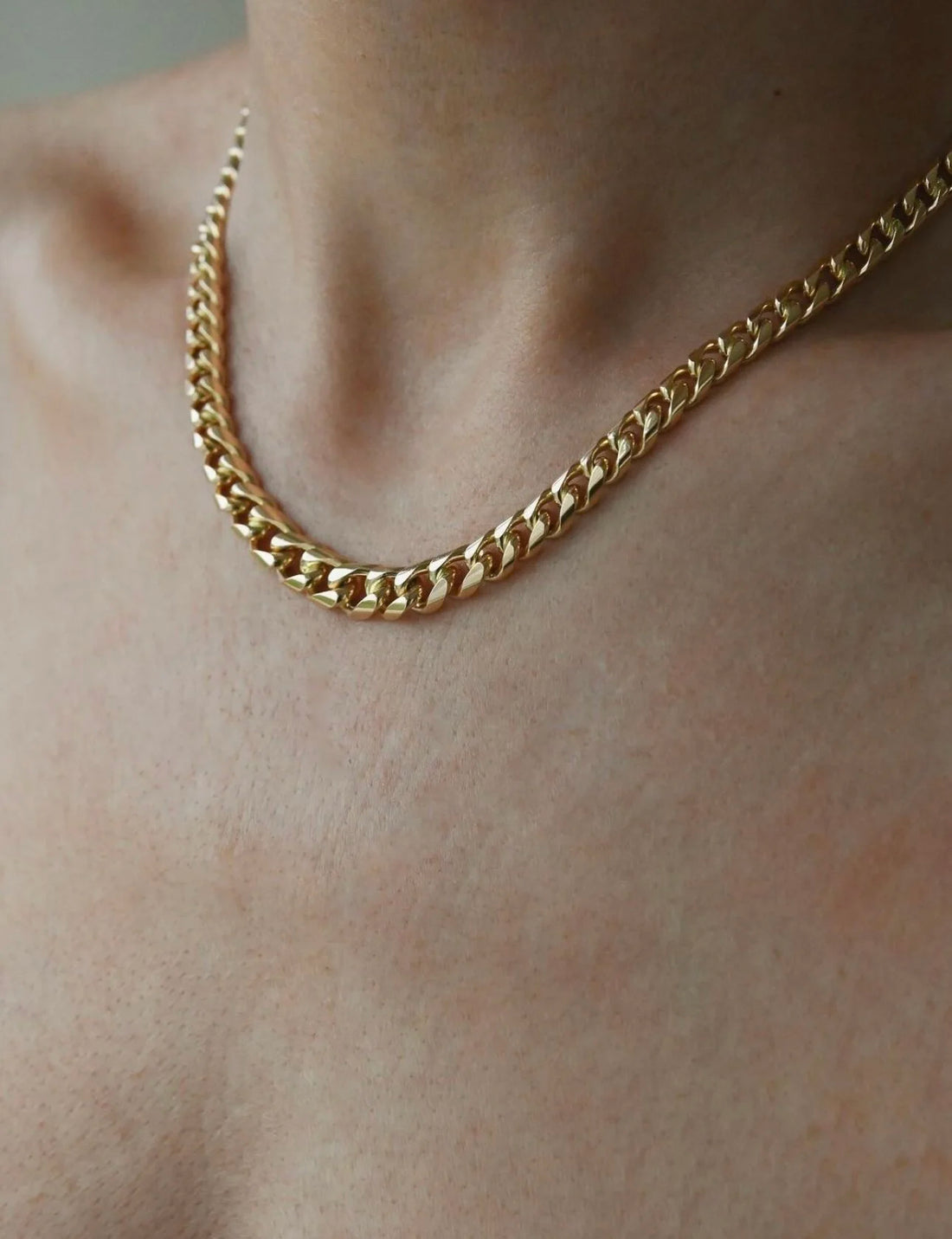 Sublime Big Double Sided Flat/Rounded Curb Link Necklace 18K Gold 1970s