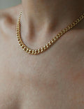 Sublime Big Double Sided Flat/Rounded Curb Link Necklace 18K Gold 1970s