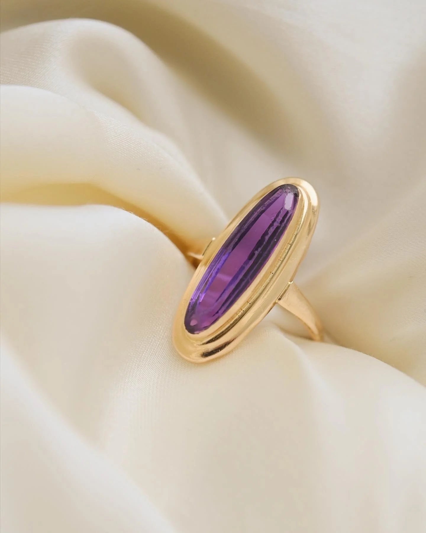Gorg Swedish Vintage Amethyst Navette Ring 18K Gold 1940s