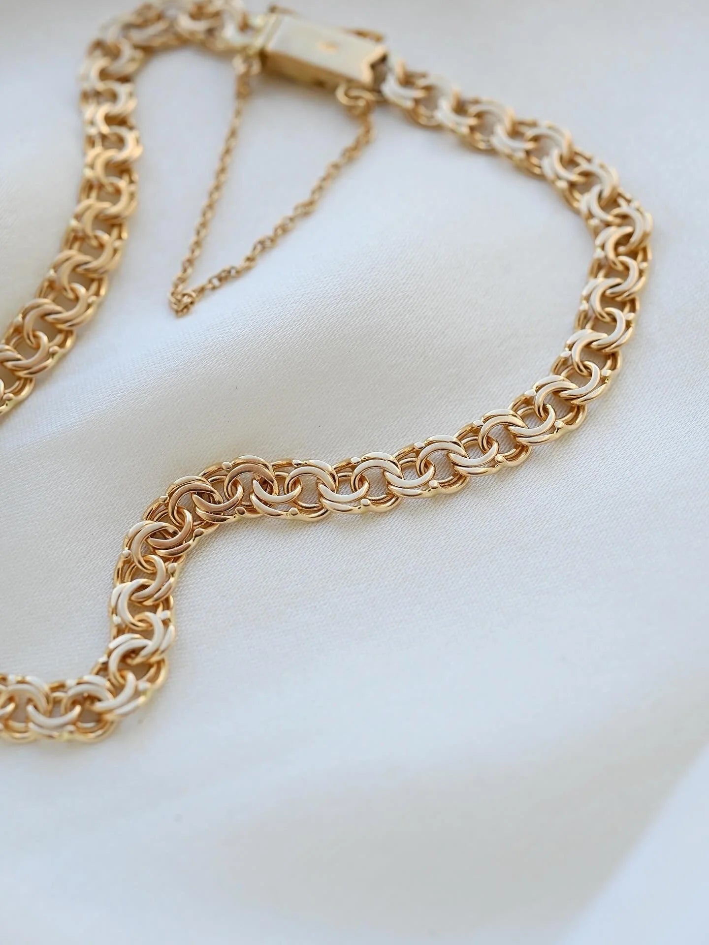 Dreamy Vintage Bracelet 18K Gold Sweden Mid 1900s