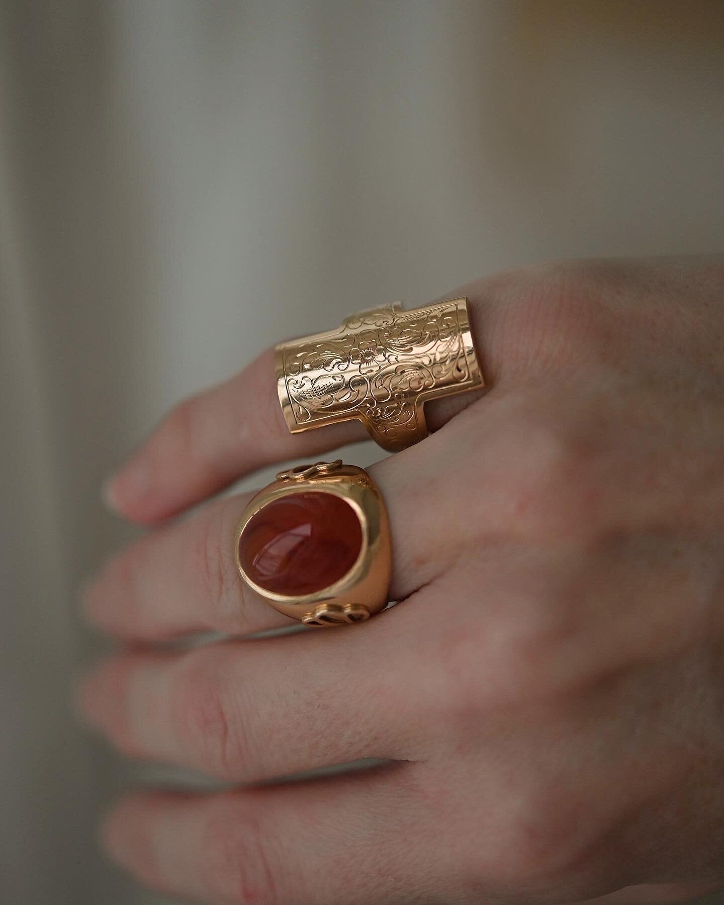 Luscious Antique Orange Agate Cabochon Ring 18K Gold