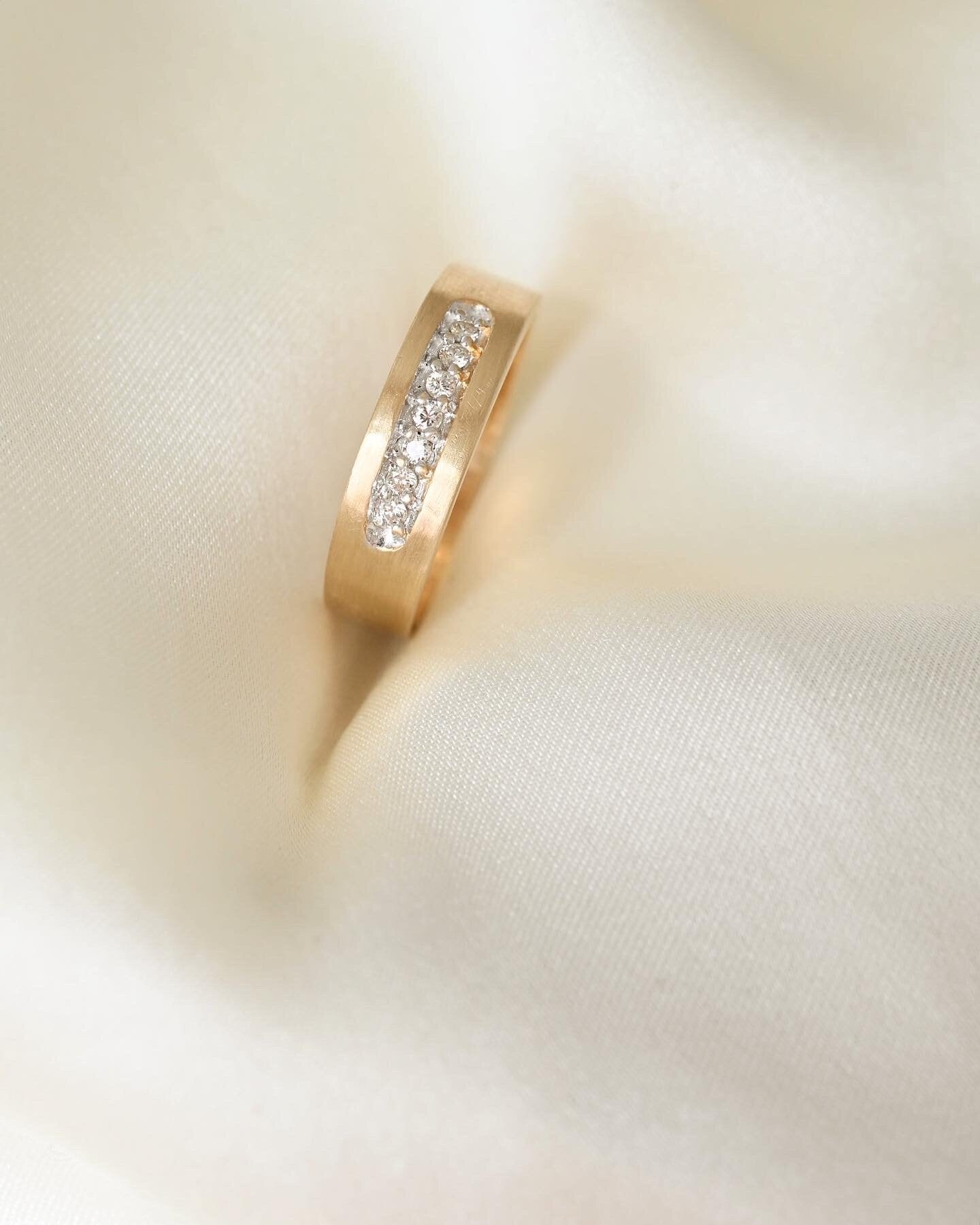 Stunning Soft Textured Diamond Estate Band 10K Gold