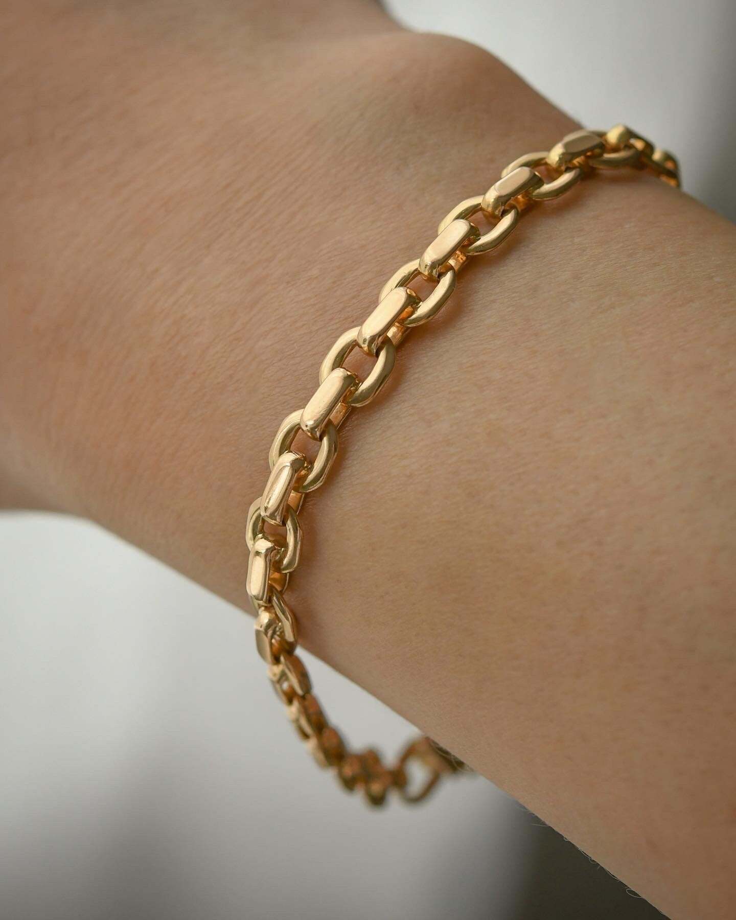 Sublime 18K Gold Bracelet 22 Grams 1944