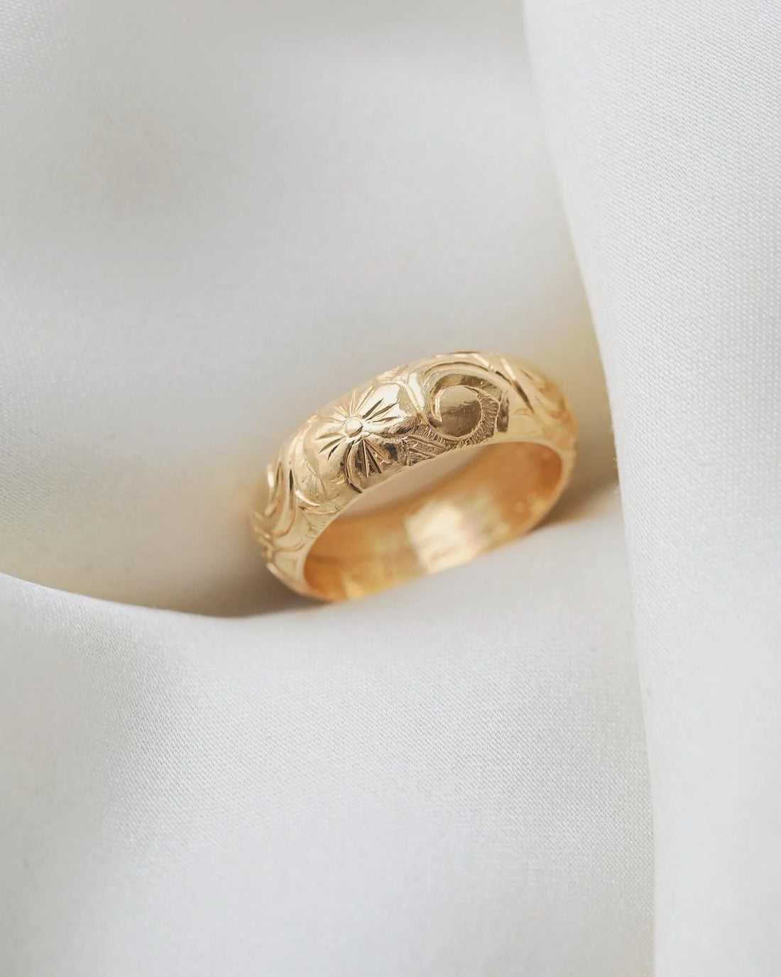 Antique 81 Year Old Engraved Wedding Band 18K Gold 1941