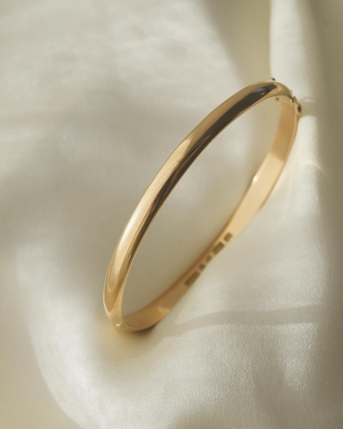 The Perfect Plain Solid 18K Gold Bangle 1958