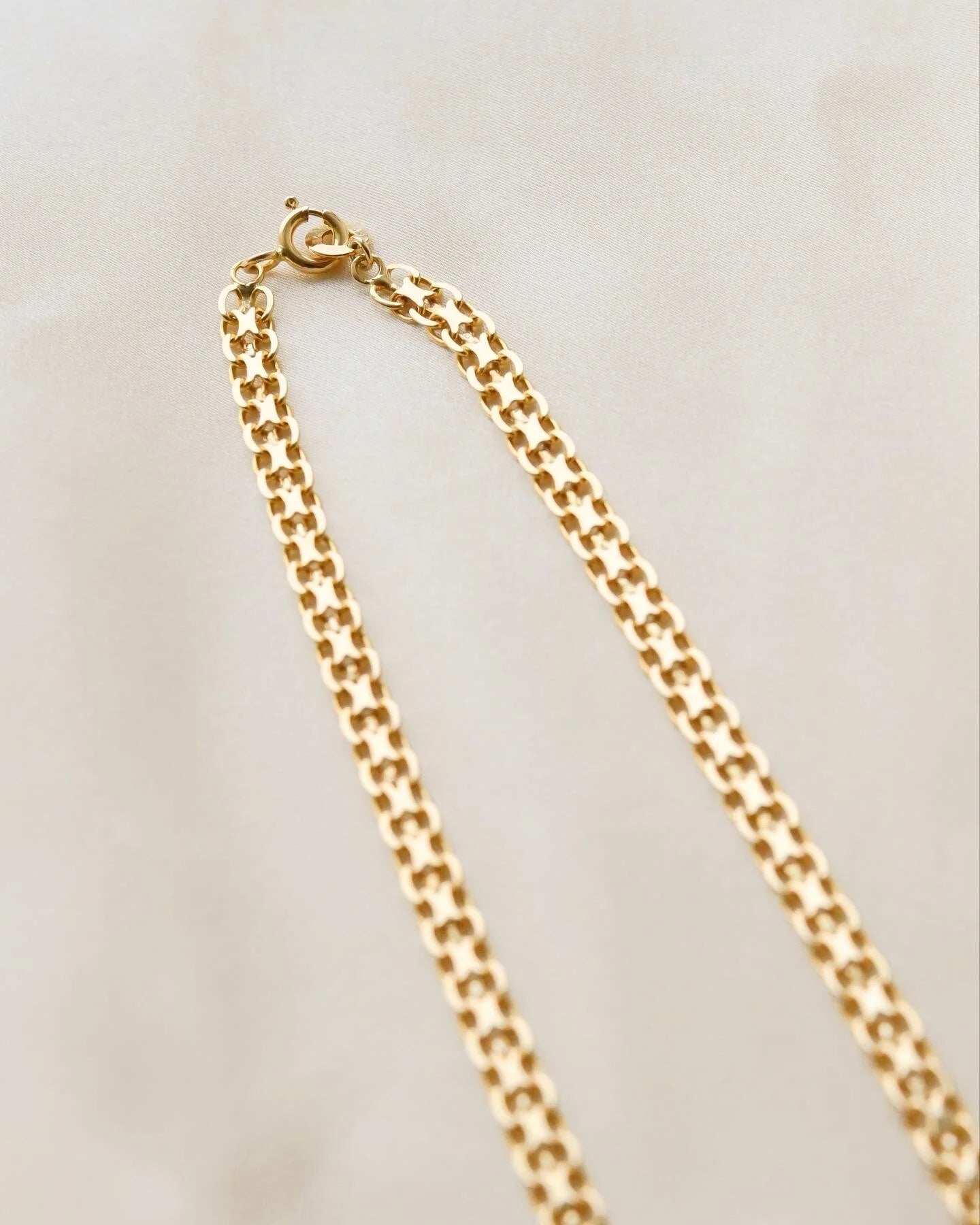 Radiant Vintage Star Link Necklace 18K Gold 1969